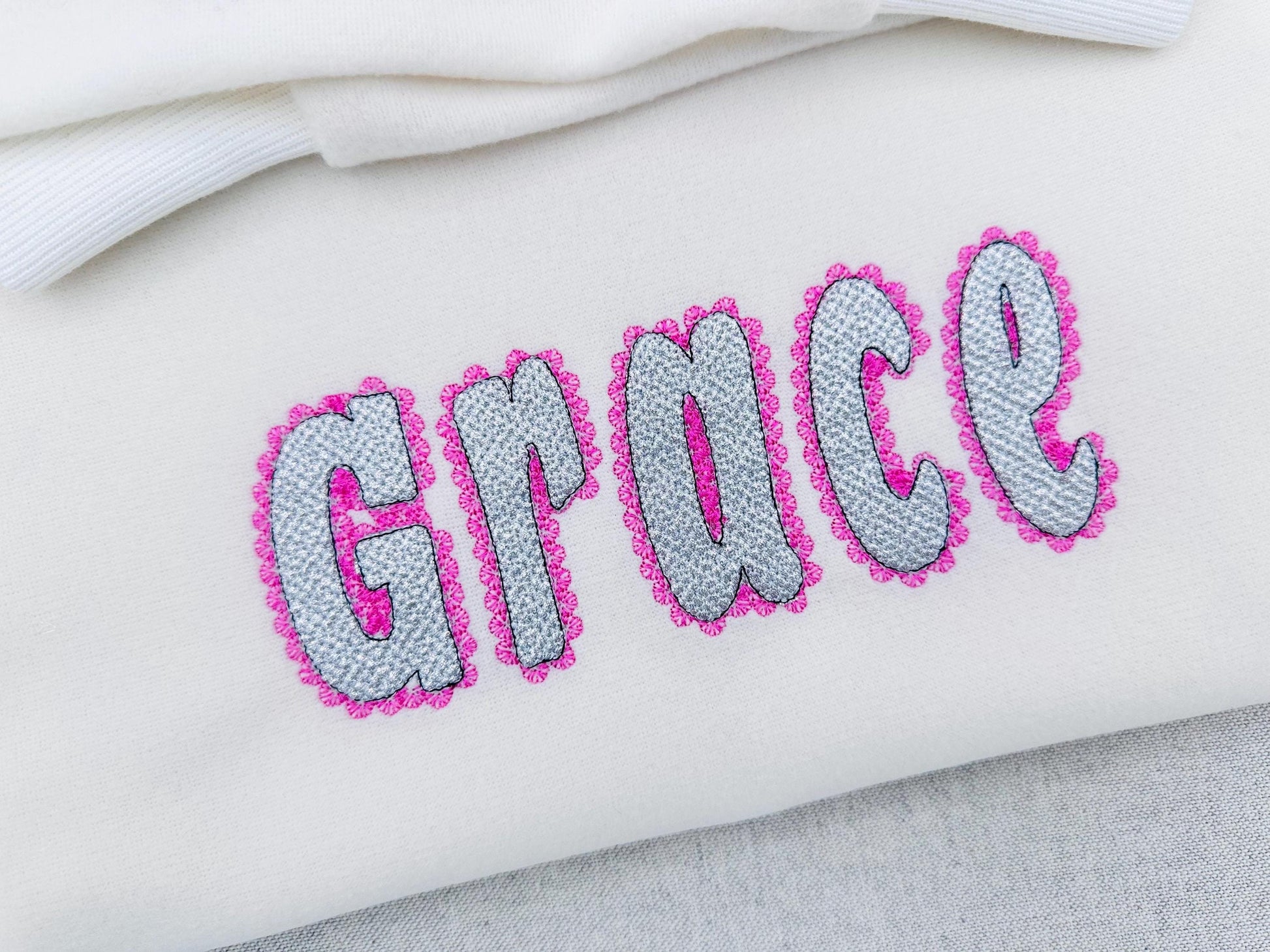 Glitter Twinkle Lace Edge Font – Embroidery 2.3" 2.7" 3.3" 4" | BX PES DST JEF | Artapli