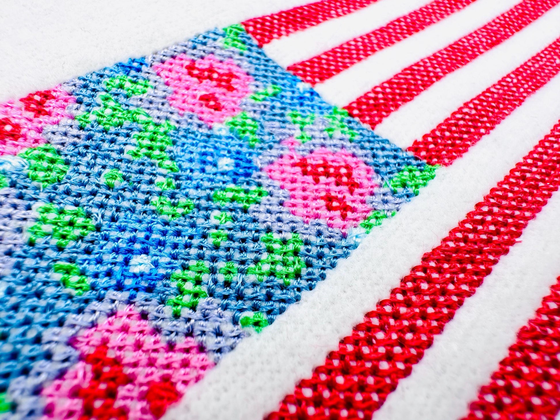 Cross Stitch Rose Floral Flag Machine Embroidery 5.5" 6.5" 8" 5" 7" 6" | PES DST JEF | Artapli