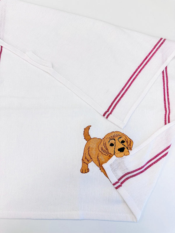 Cachorro de golden retriever jugando