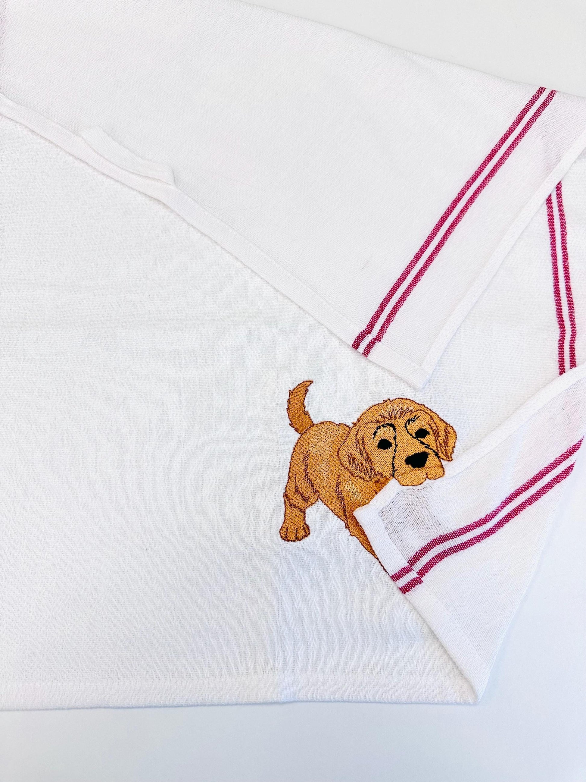 Playing Golden Retriever Puppy – Animal machine embroidery design by Artapli