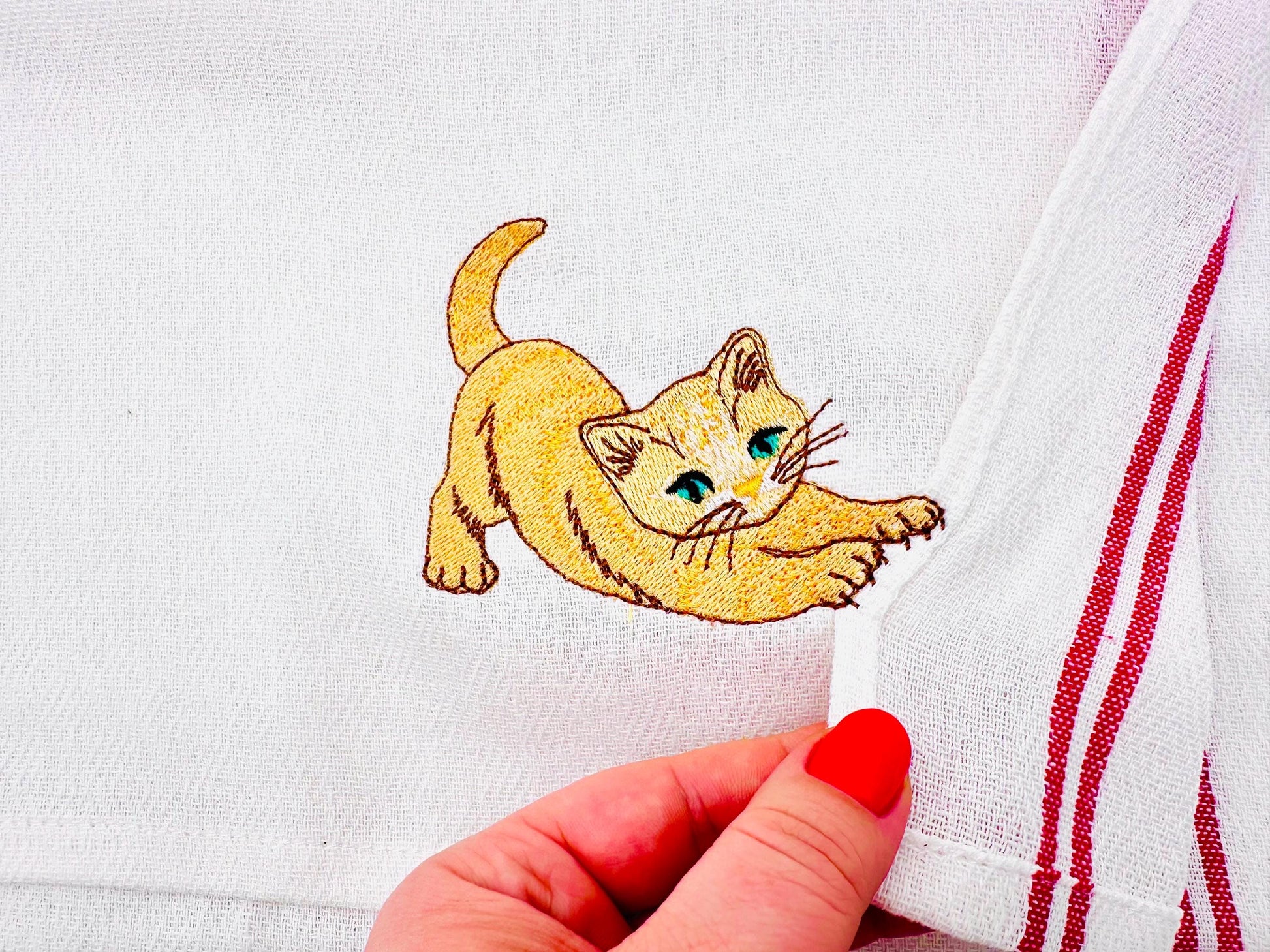 Lovely Scratching  Kitty – In-the-Hoop embroidery pattern by Artapli