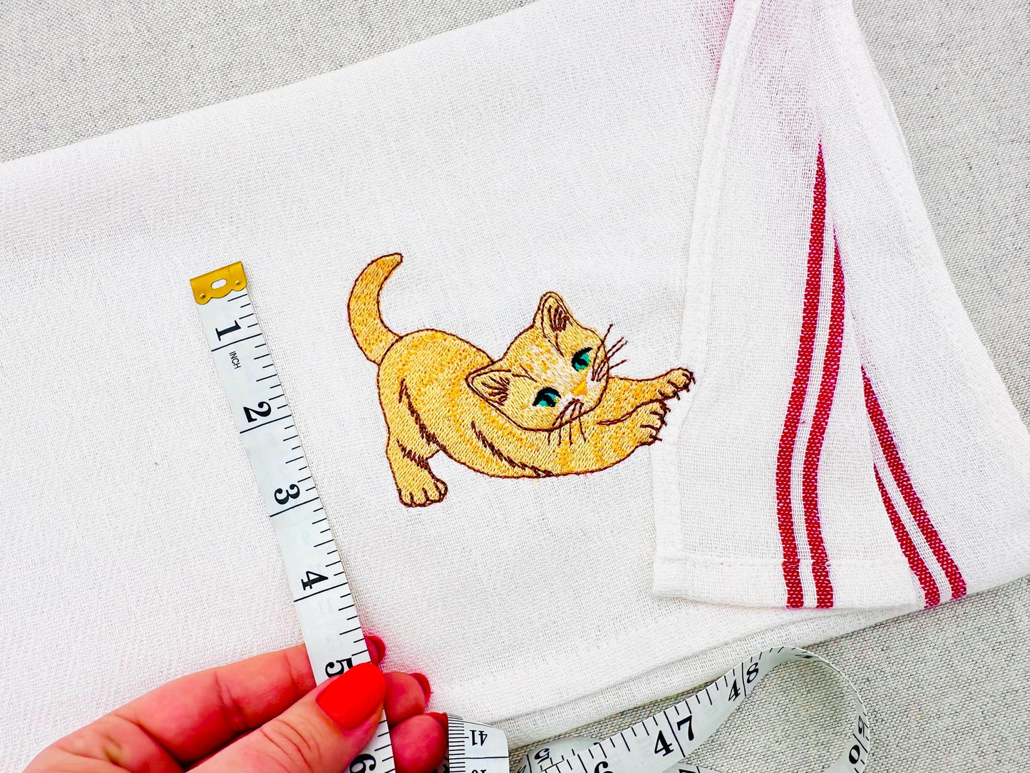 Lovely Scratching  Kitty – Kitchen machine embroidery pattern by Artapli