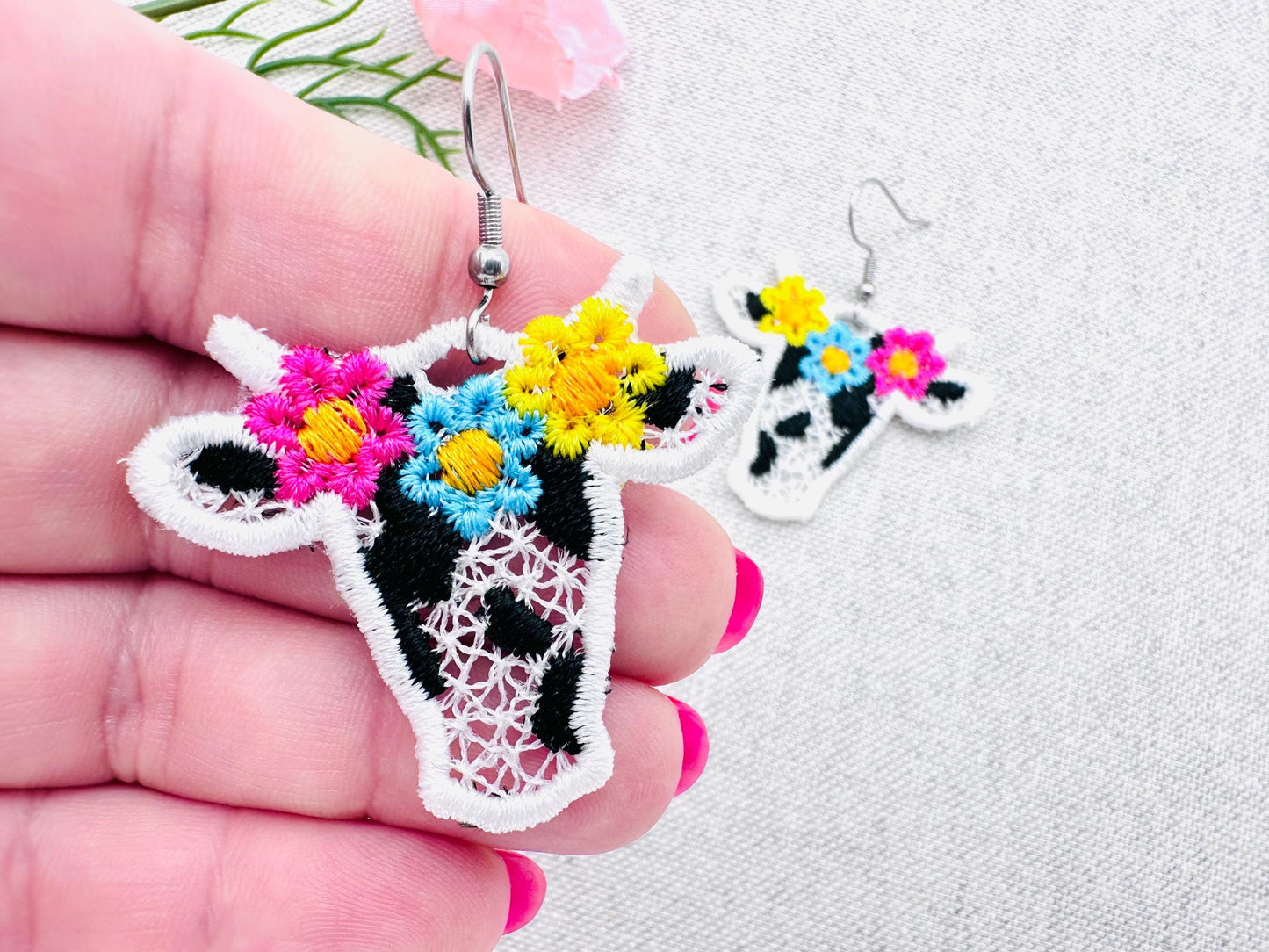 Pretty Floral Wreath Cow Cowgirl Earrings charm – Sizes 1.5" 4" Digital Embroidery File | Artapli