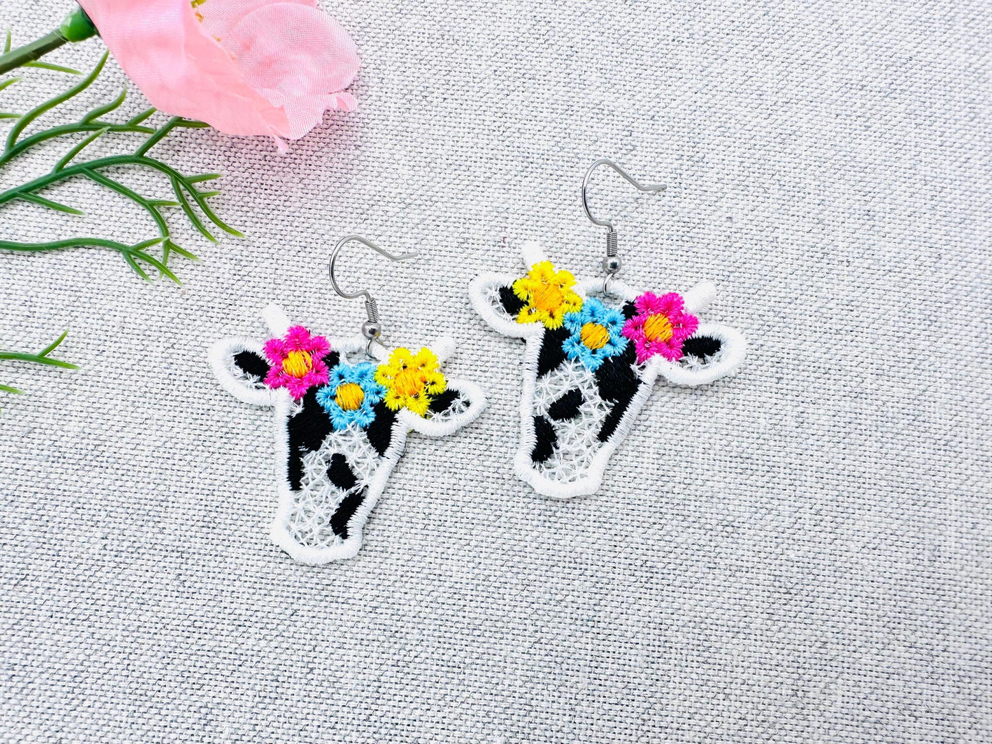 Pretty Floral Wreath Cow Cowgirl Earrings charm Machine Embroidery 1.5" 4" | PES DST JEF | Artapli