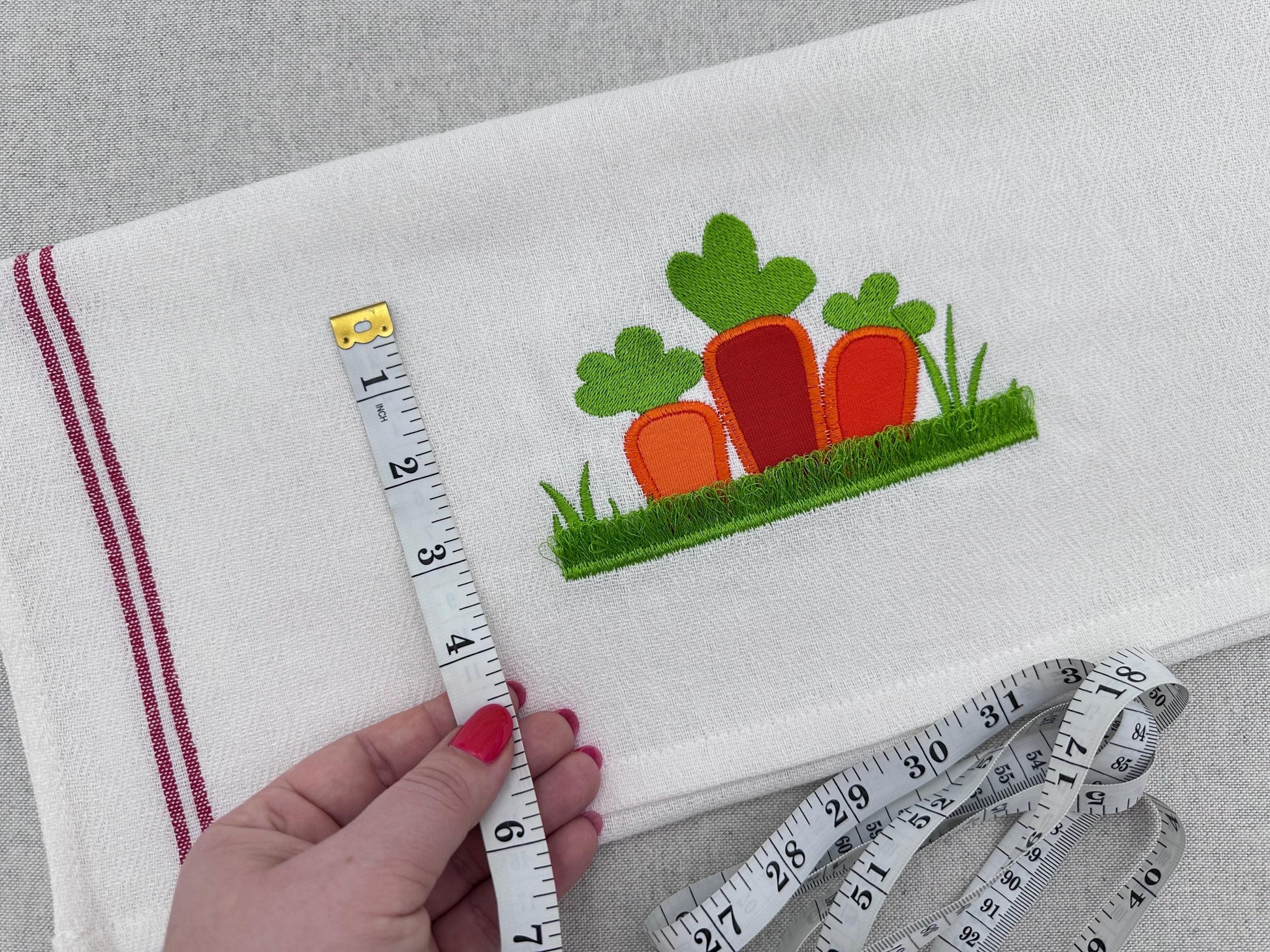Carrot Applique in fringed Grass – Chenille embroidery design by Artapli