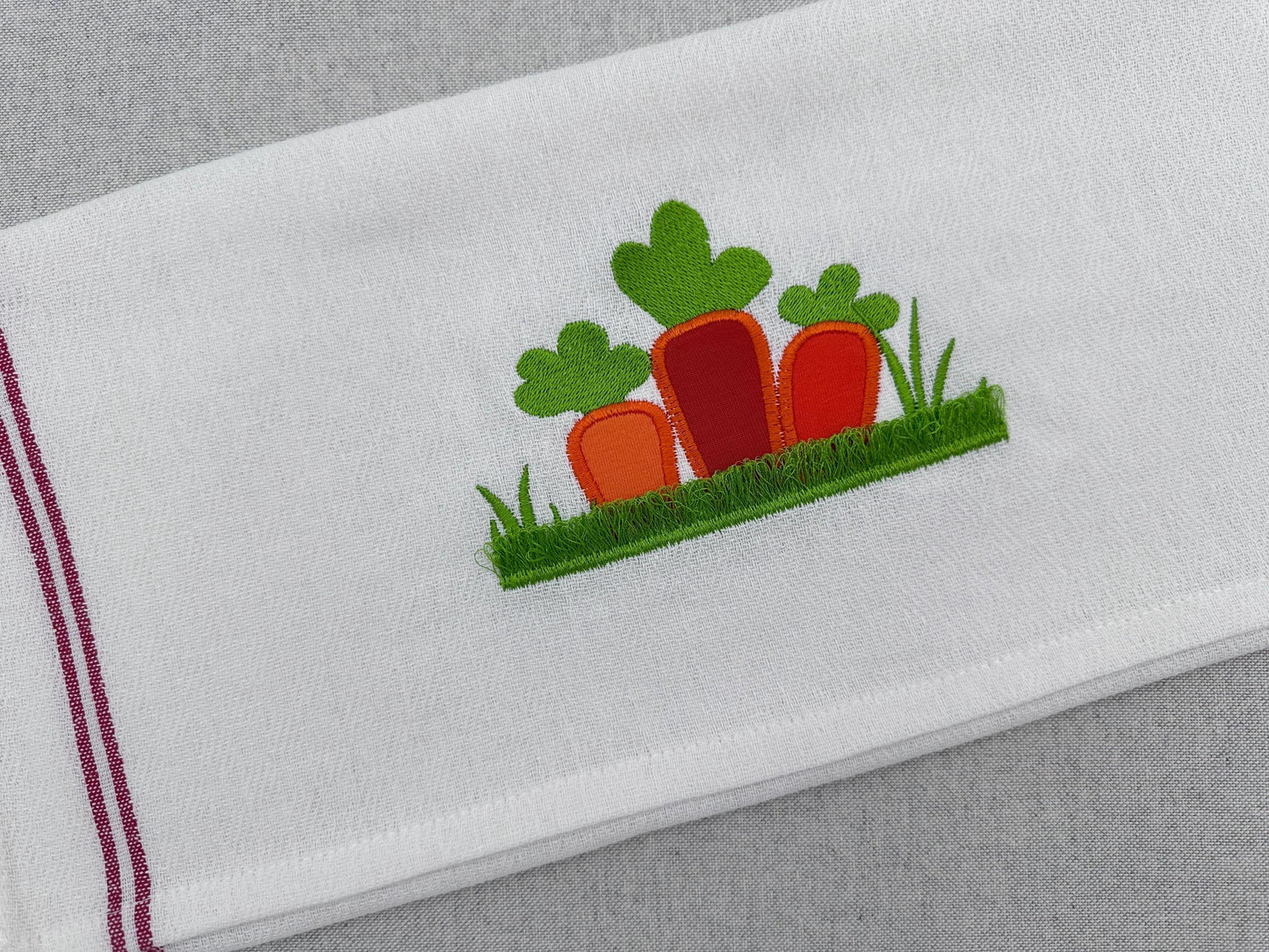 Carrot Applique in fringed Grass – Appliqué machine embroidery design by Artapli