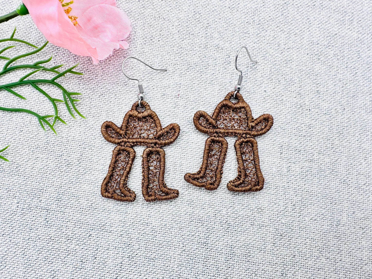 Cowboy Hat and Boots Earrings – Cowgirl embroidery design by Artapli