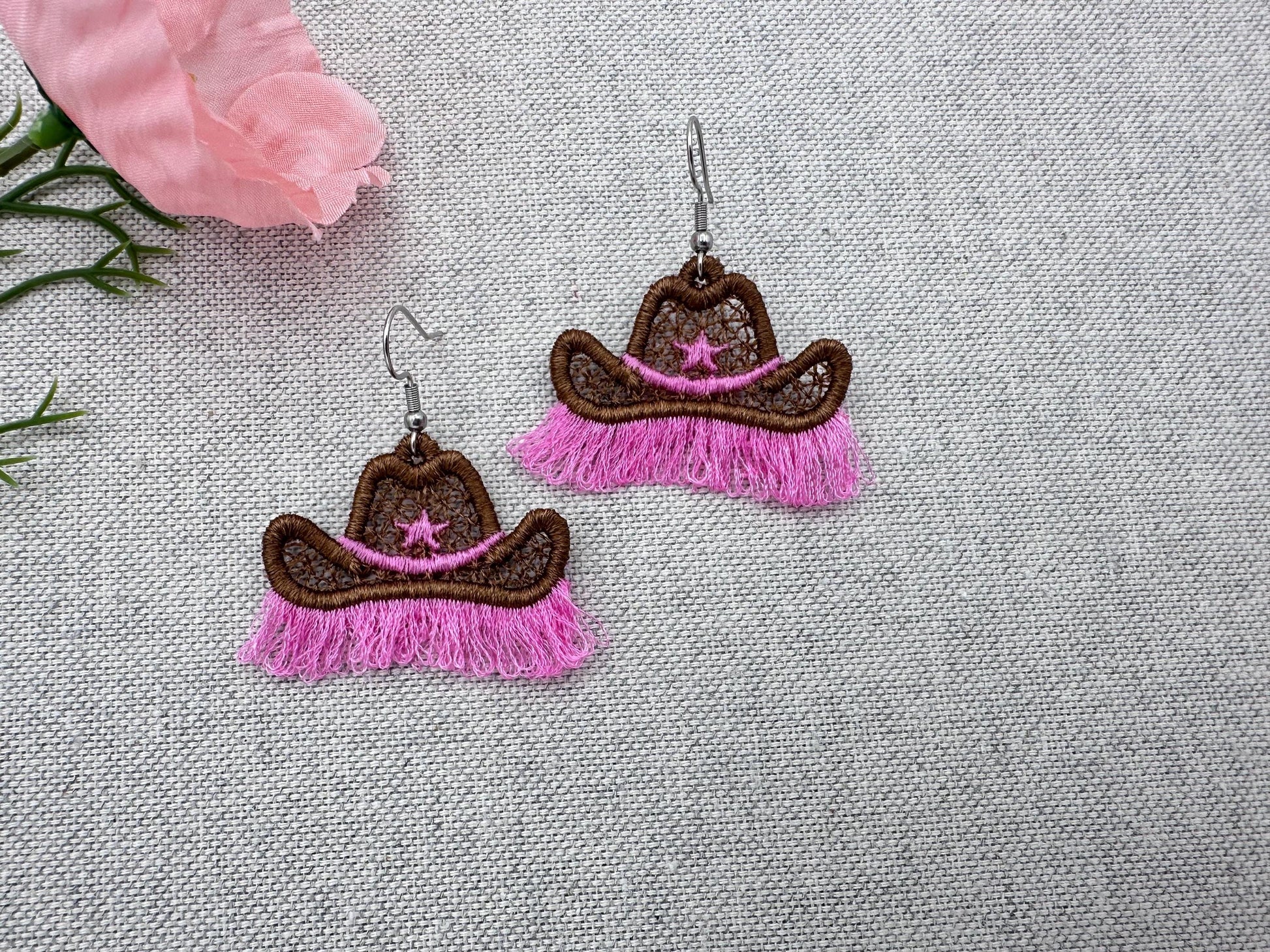Fringed Cowboy Hat Earrings – Cowgirl embroidery design by Artapli