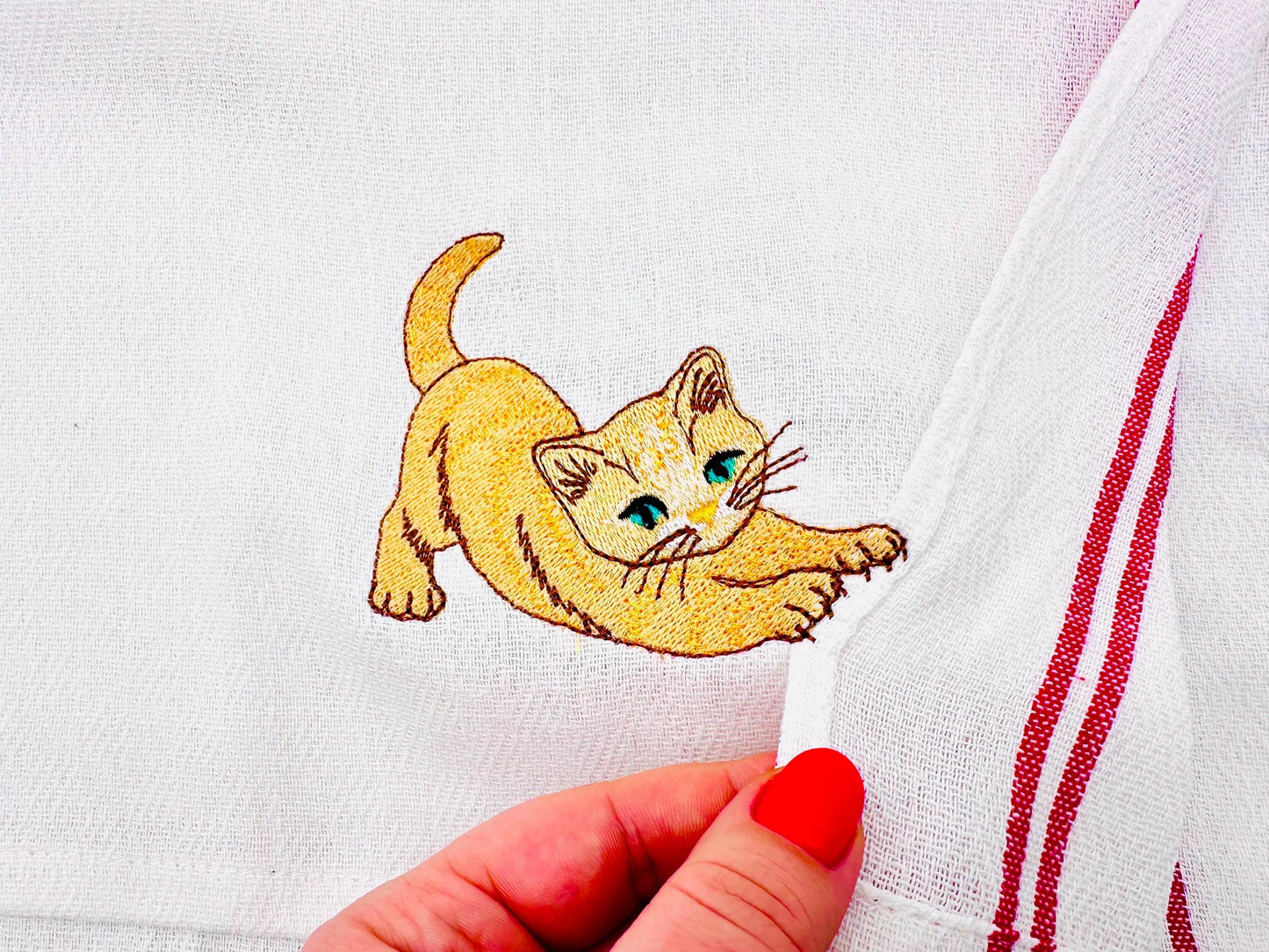 Lovely Scratching  Kitty – Animal instant download embroidery file by Artapli