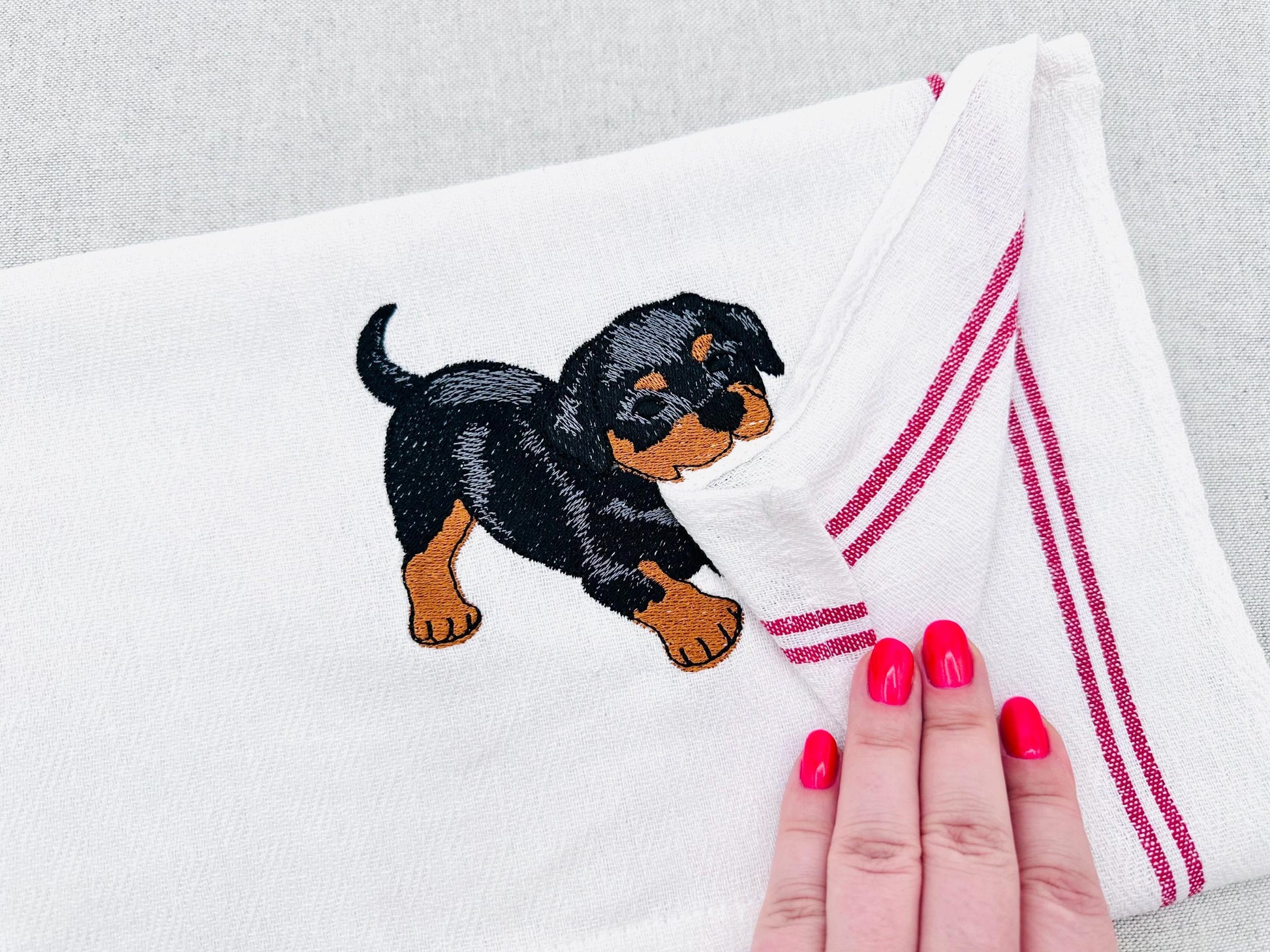 Playing Rottweiler Puppy – Sizes 3.5" 4" 4.5" 5" Digital Embroidery File | Artapli