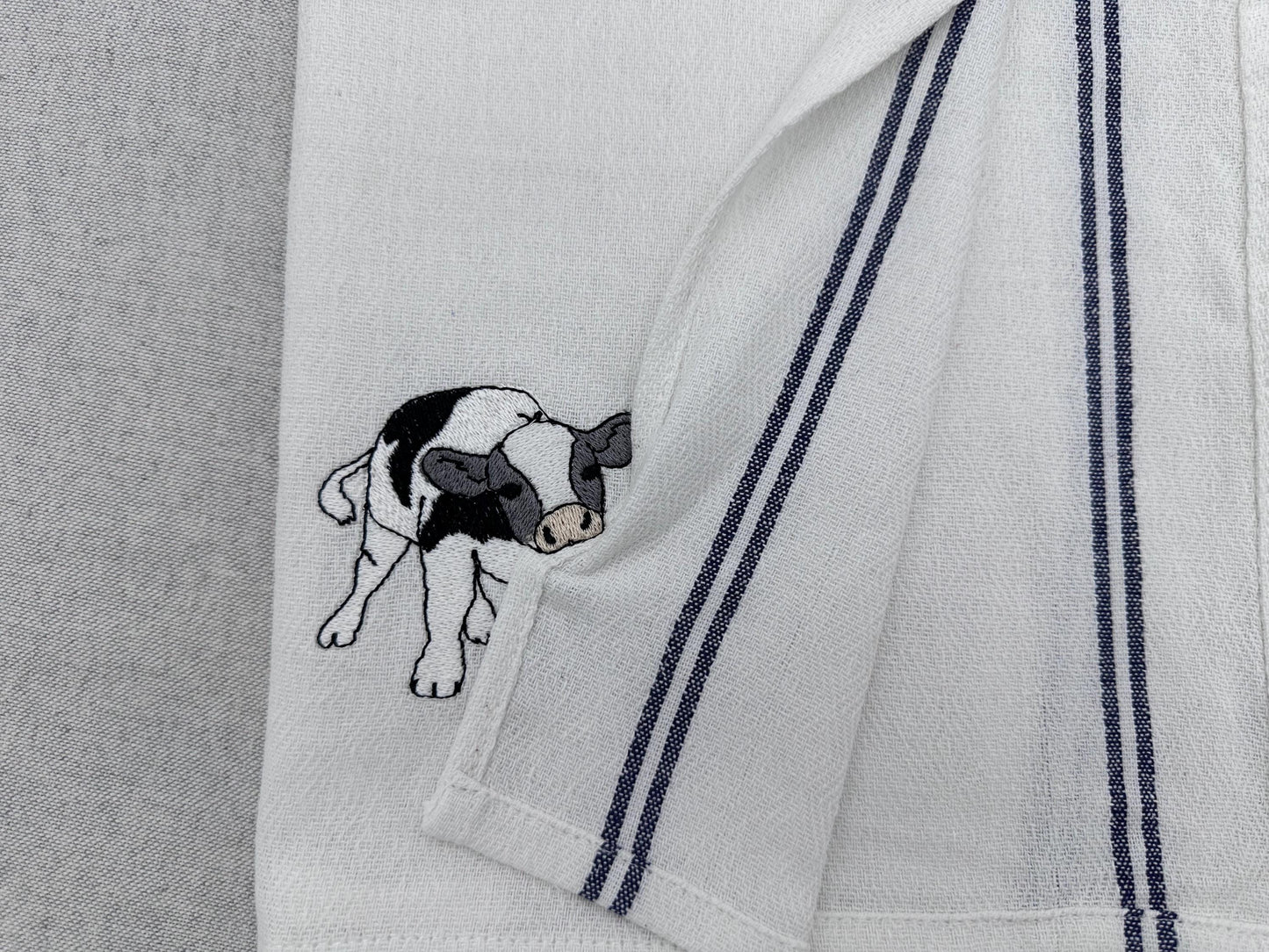 Cute Playing Little Bull Heifer Calf baby cow kitchen dish towel Farm animal kids machine embroidery designs ITH