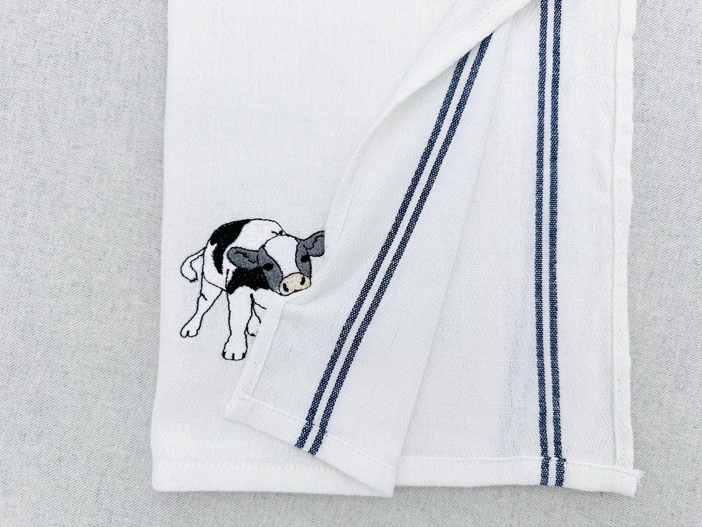 Cute Playing Little Bull Heifer Calf baby cow kitchen dish towel Farm animal kids machine embroidery designs ITH