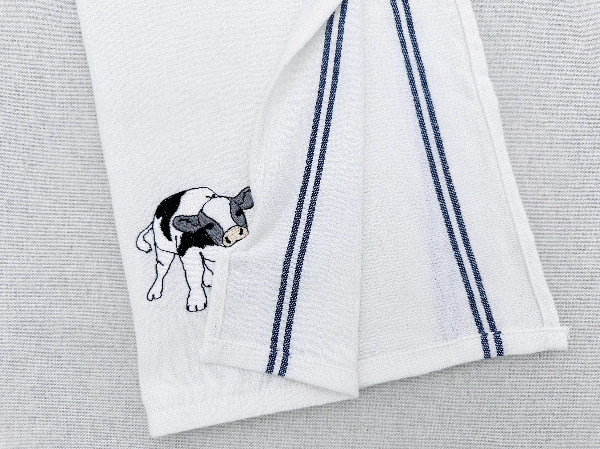 Cute Playing Little Bull Heifer Calf baby cow kitchen dish towel Farm animal kids machine embroidery designs ITH