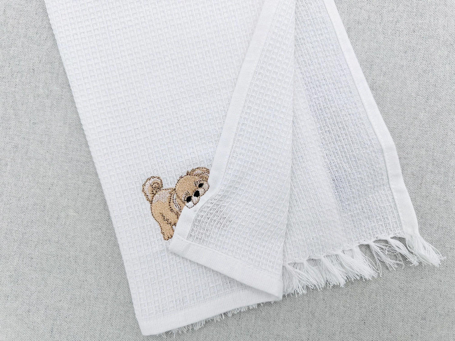 Lovely Playing Little Pekingese Puppy Dog Mama kitchen dish towel animal pet thief machine embroidery designs ITH
