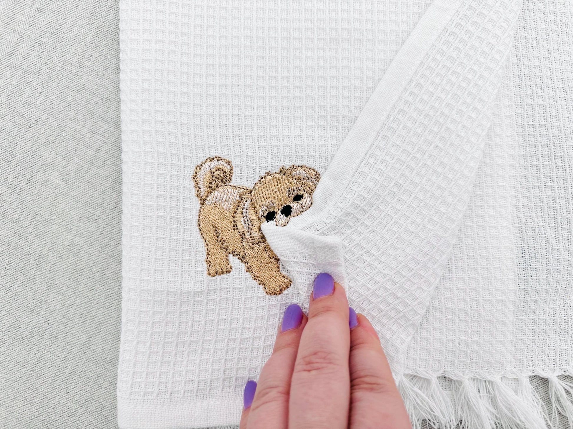 Lovely Playing Little Pekingese Puppy Dog Mama kitchen dish towel animal pet thief machine embroidery designs ITH