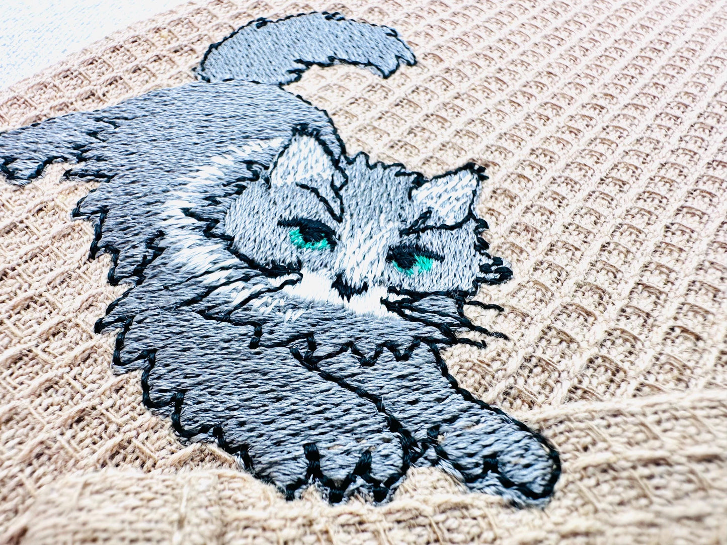 Lovely Scratching Maine Coon Kitty Cat Mama kitchen dish towel pet animal kids machine embroidery designs ITH