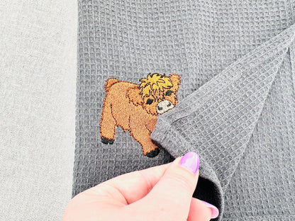 Cute Playing Little Highland Bull Calf baby Cow kitchen dish towel Farm animal machine embroidery designs ITH