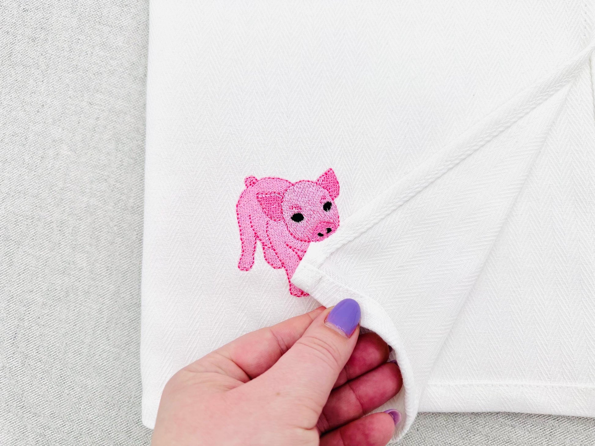 Playing Little Baby Pig Piglet Piggie kitchen dish towel Farm animal kids machine embroidery designs ITH