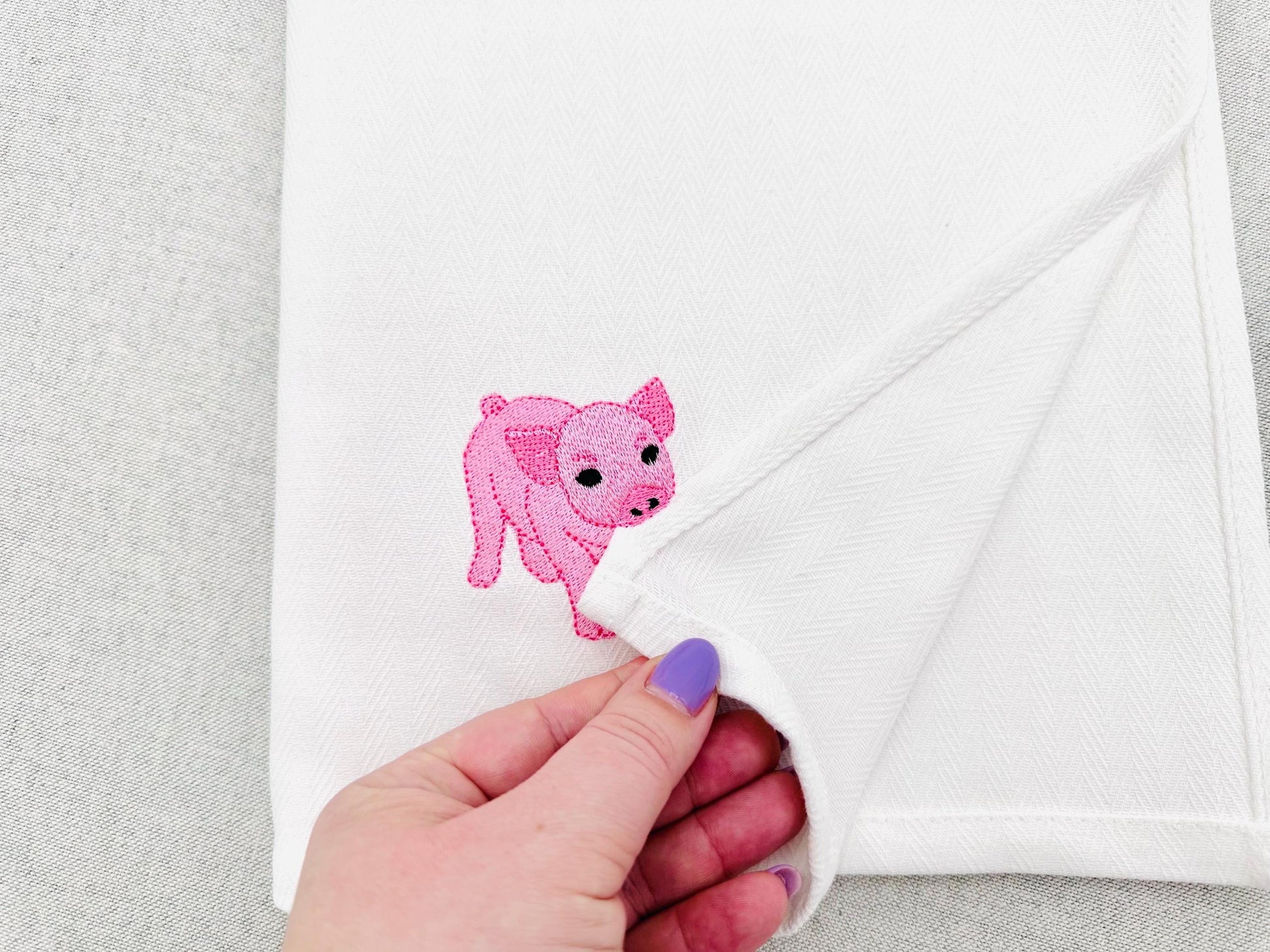 Playing Little Baby Pig Piglet Piggie kitchen dish towel Farm animal kids machine embroidery designs ITH