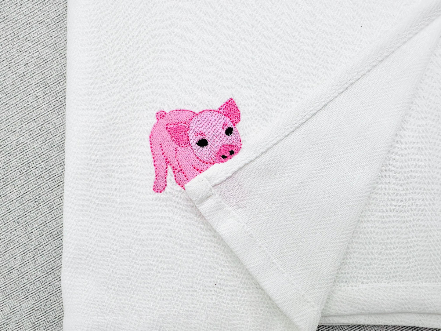 Playing Little Baby Pig Piglet Piggie kitchen dish towel Farm animal kids machine embroidery designs ITH