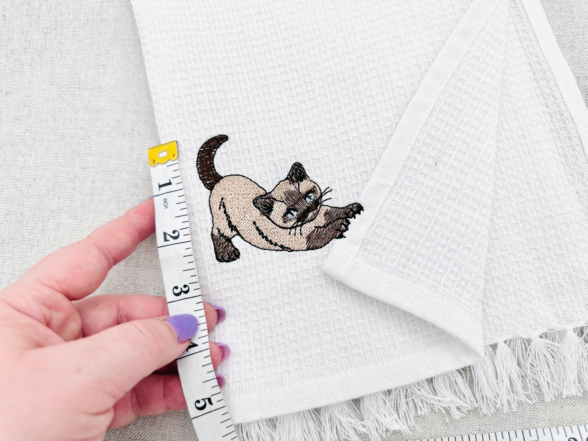 Lovely Scratching Siamese Cat Kitty Mama kitchen dish towel pet animal kids machine embroidery designs ITH