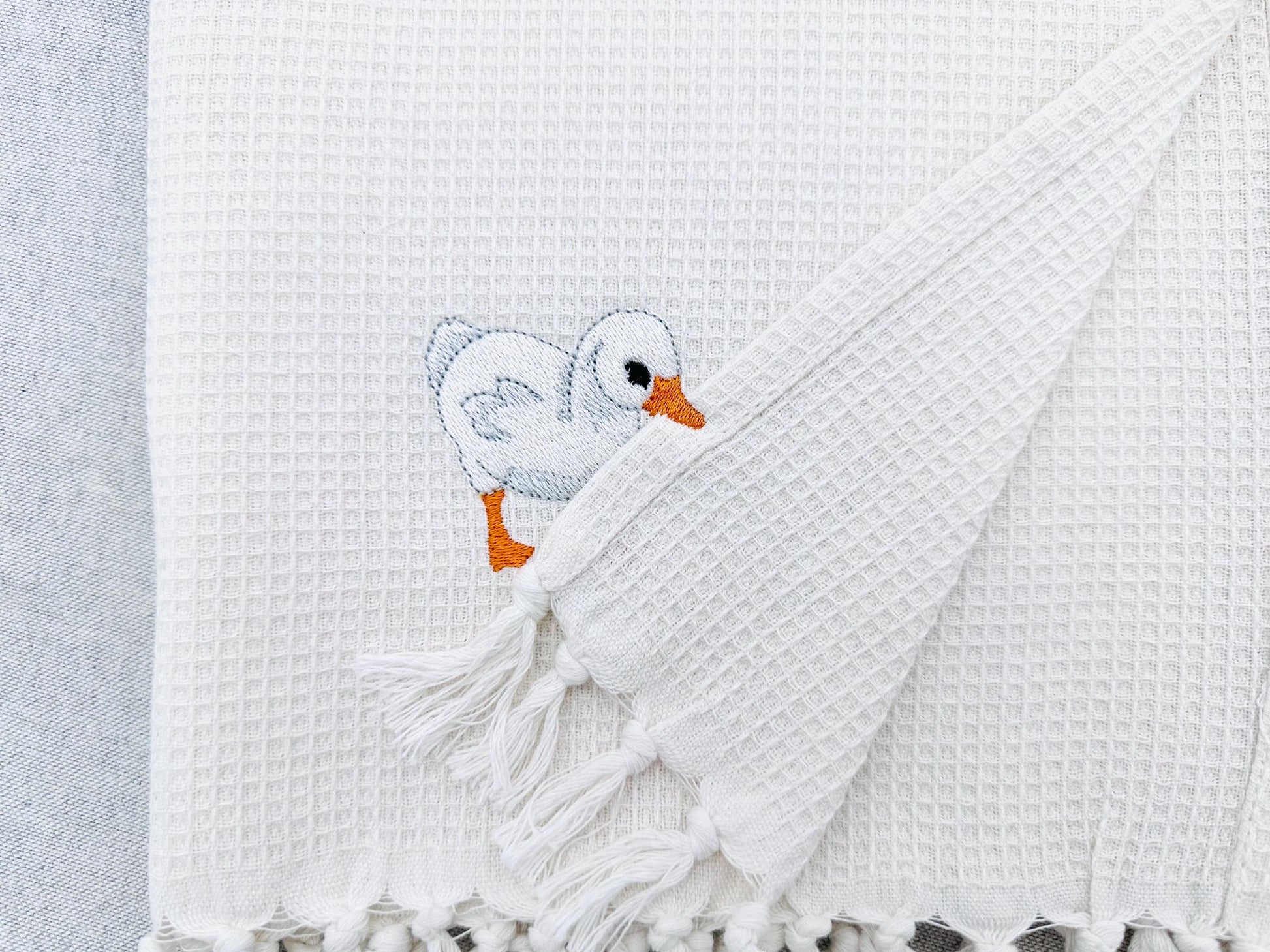 Playing Baby Goose Gosling Animal Thief kitchen dish towel Farm bird Mama machine embroidery designs ITH