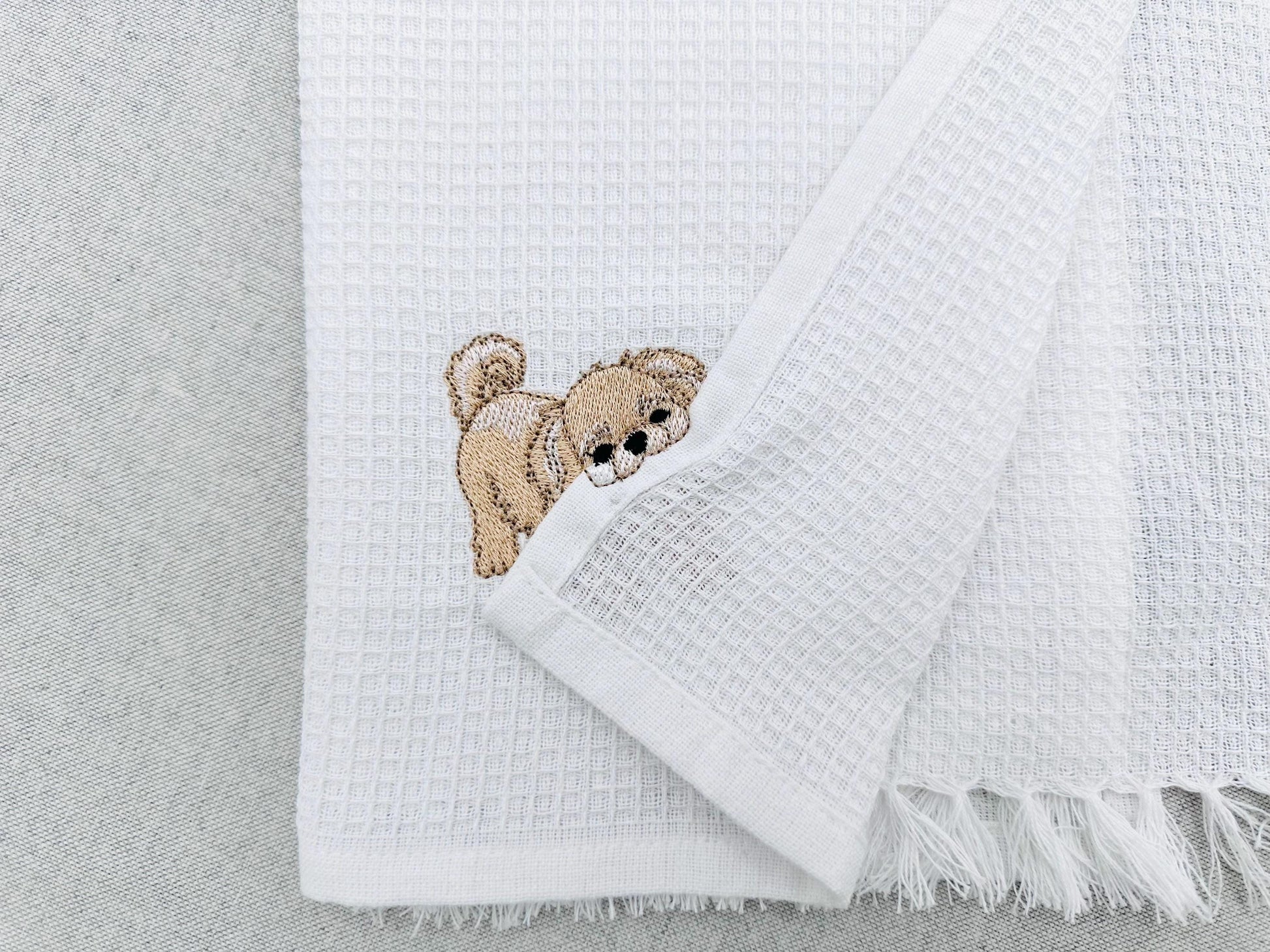 Lovely Playing Little Pekingese Puppy Dog Mama kitchen dish towel animal pet thief machine embroidery designs ITH
