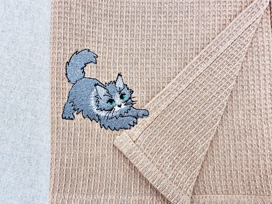 Lovely Scratching Maine Coon Kitty Cat Mama kitchen dish towel pet animal kids machine embroidery designs ITH