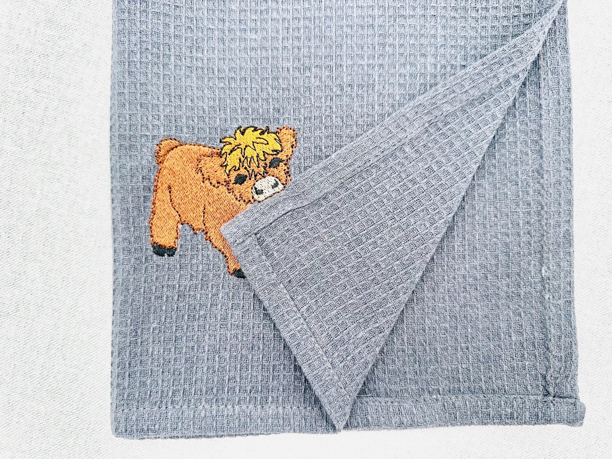Cute Playing Little Highland Bull Calf baby Cow kitchen dish towel Farm animal machine embroidery designs ITH