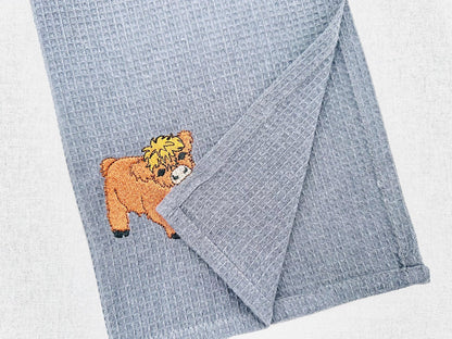 Cute Playing Little Highland Bull Calf baby Cow kitchen dish towel Farm animal machine embroidery designs ITH