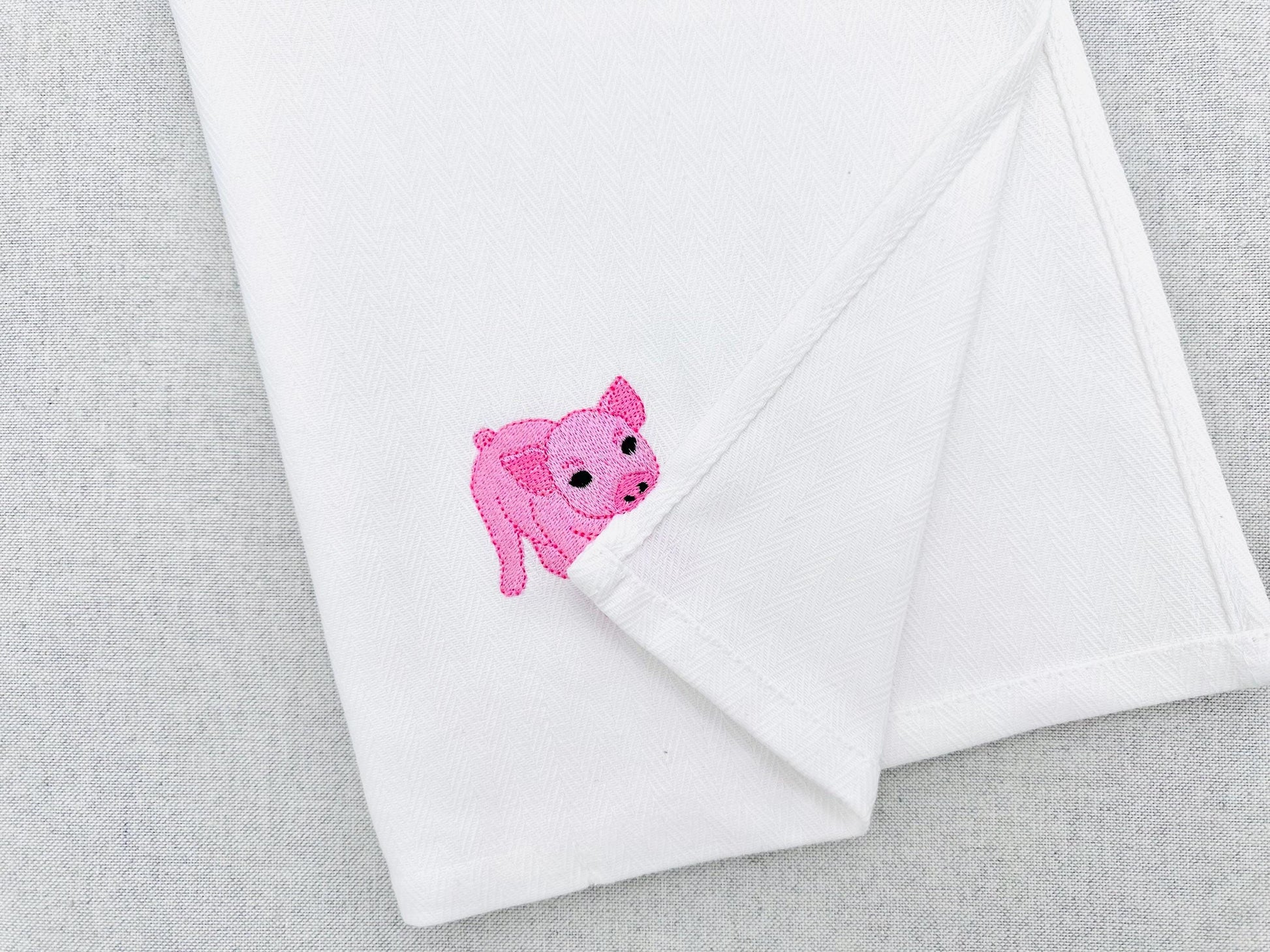 Playing Little Baby Pig Piglet Piggie kitchen dish towel Farm animal kids machine embroidery designs ITH