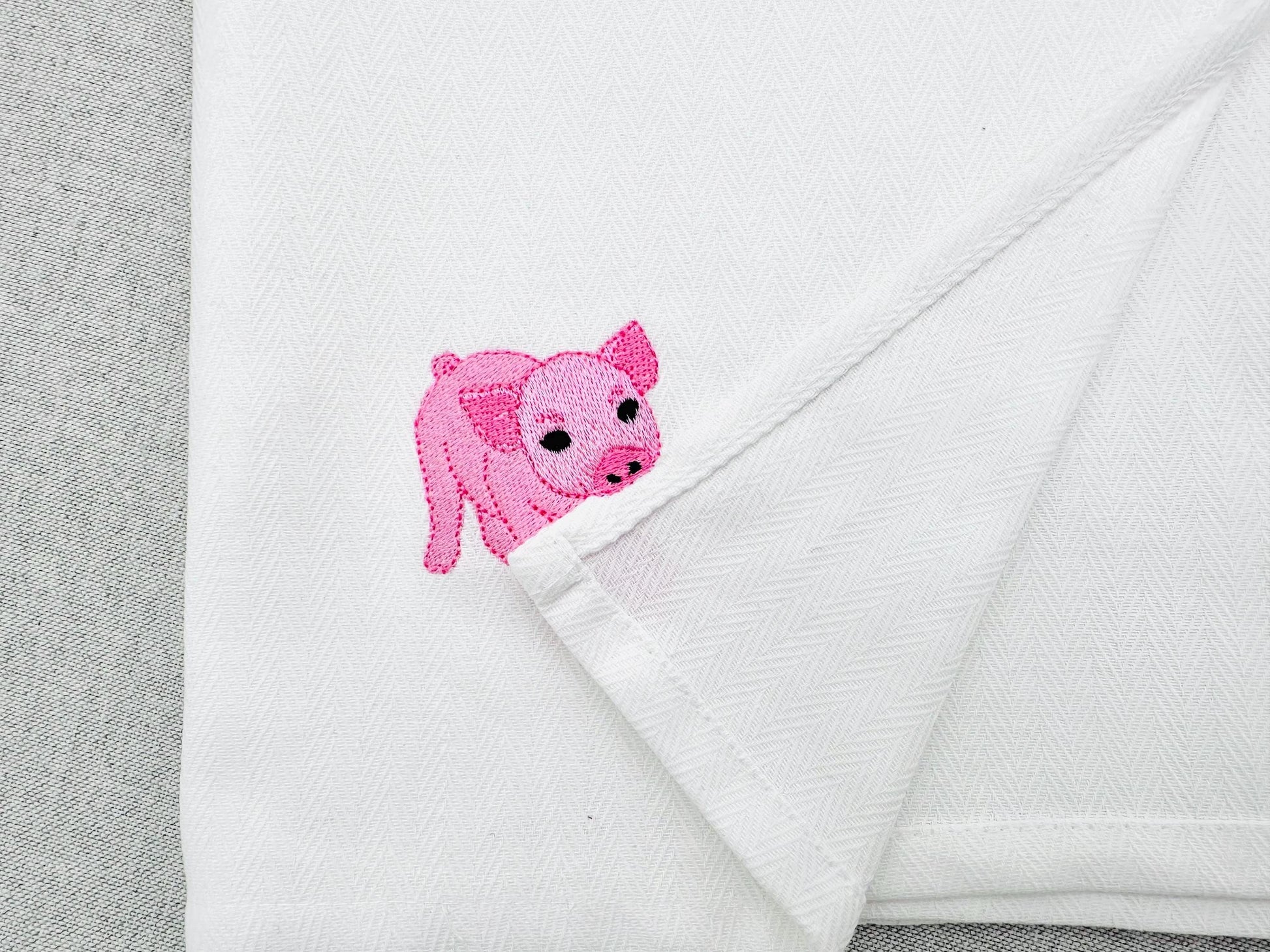Playing Little Baby Pig Piglet Piggie kitchen dish towel Farm animal kids machine embroidery designs ITH