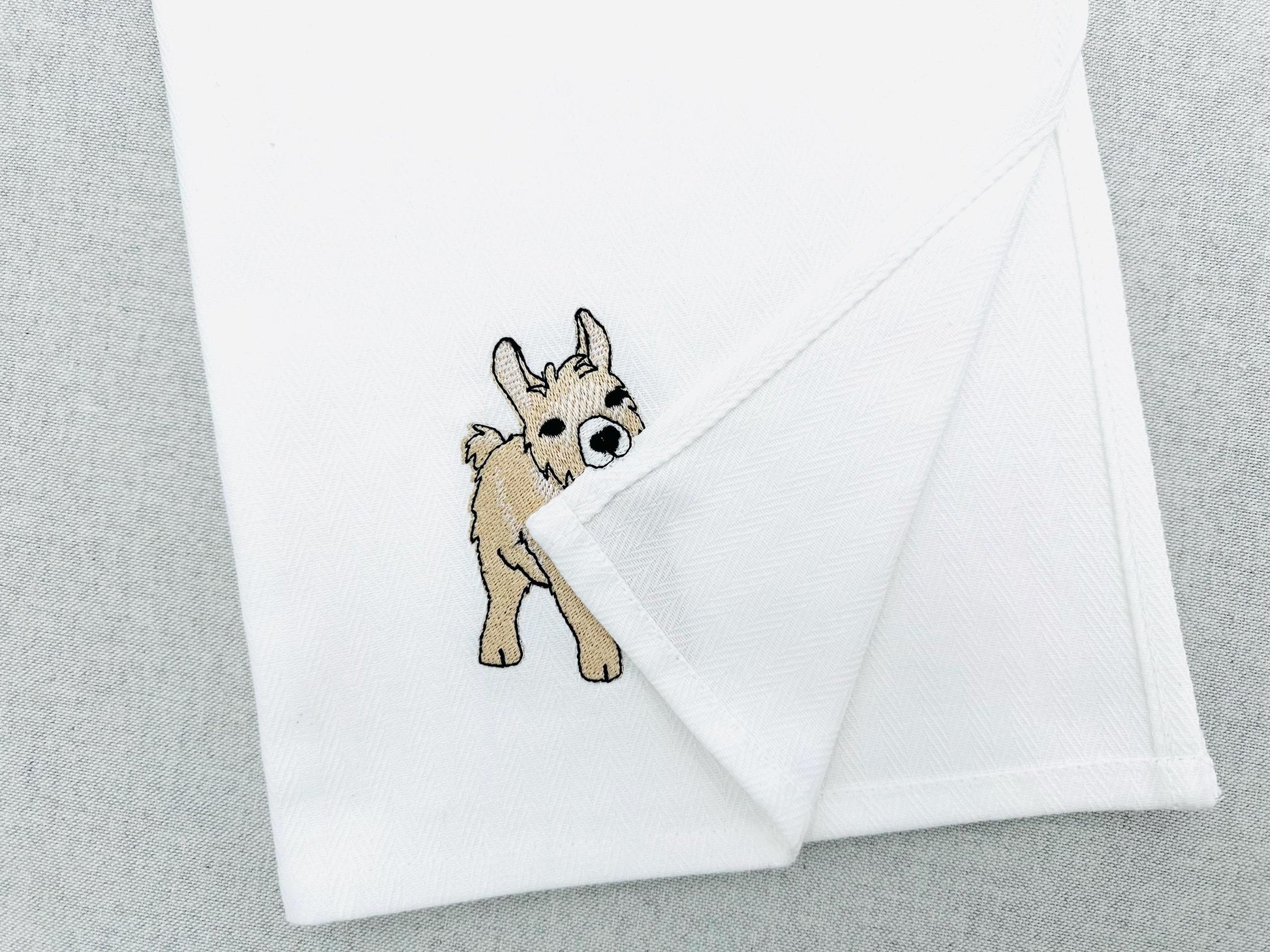 Playing Baby Llama Cria Alpaca kitchen dish towel Farm animal Thief kids machine embroidery designs ITH
