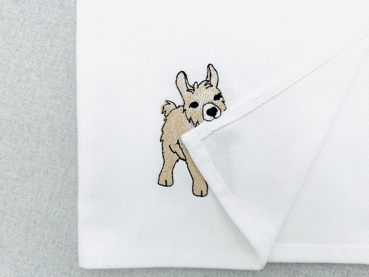 Playing Baby Llama Cria Alpaca kitchen dish towel Farm animal Thief kids machine embroidery designs ITH