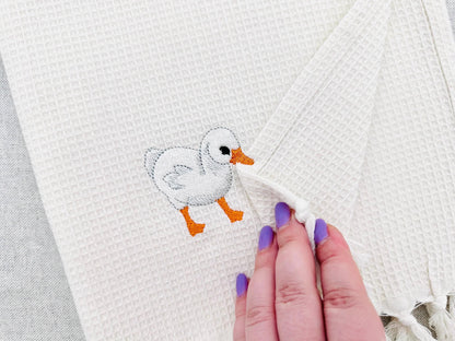 Playing Baby Goose Gosling Animal Thief kitchen dish towel Farm bird Mama machine embroidery designs ITH