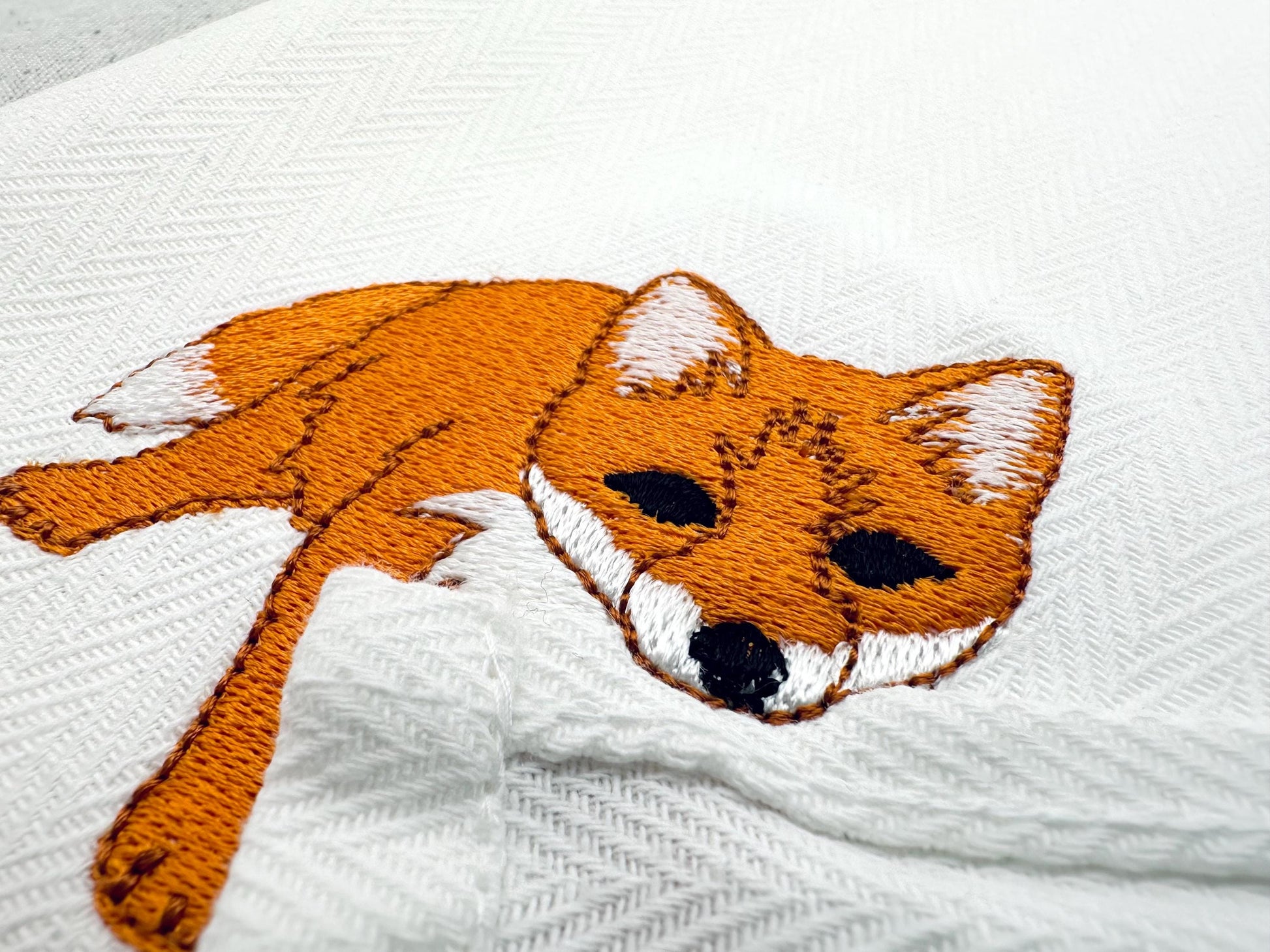 Playing Little Baby Fox Cub kitchen dish towel wild animal Thief kids machine embroidery designs ITH