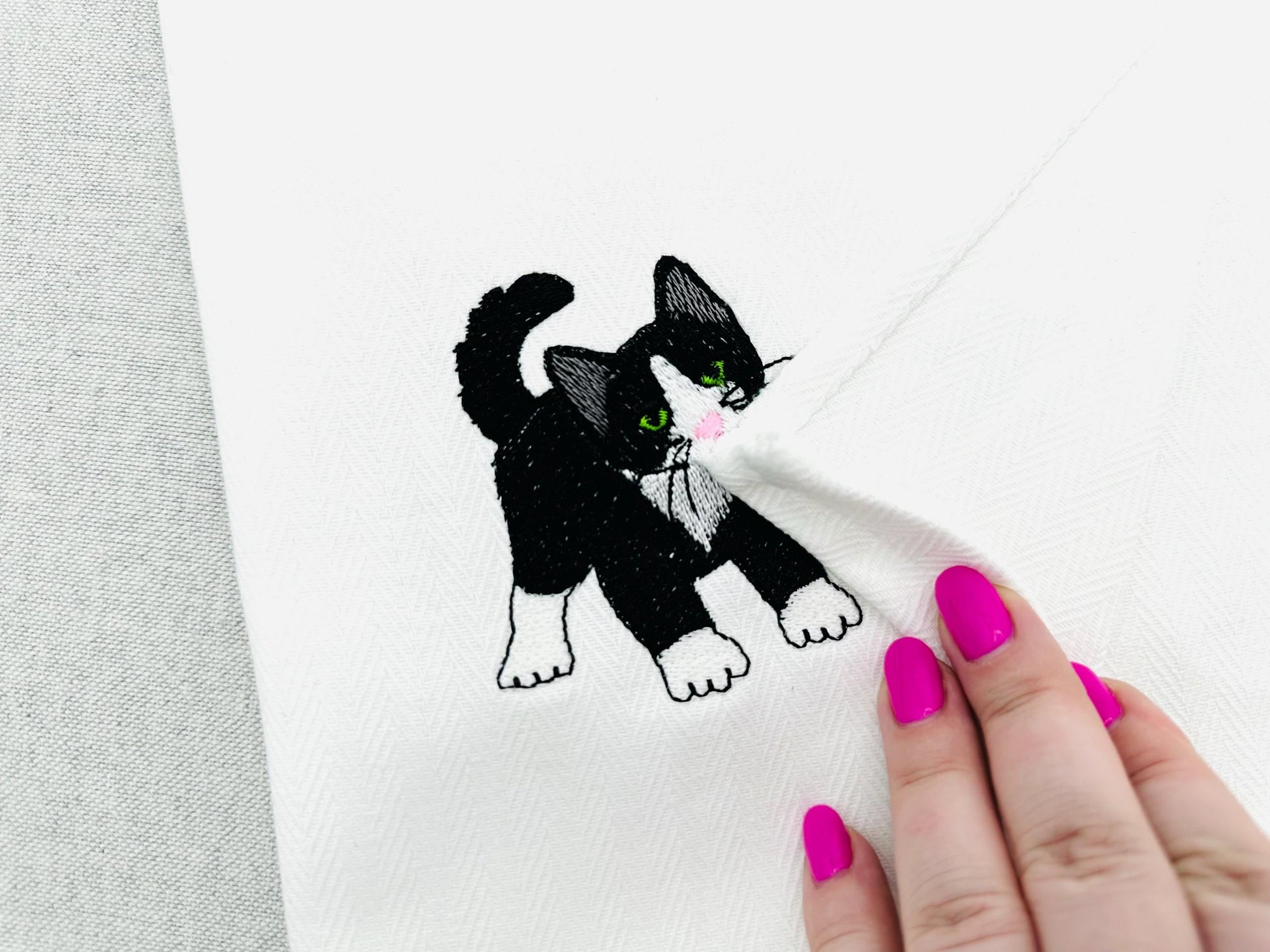 Playing Tuxedo Kitty Cat kitchen dish towel pet animal Thief kids machine embroidery designs ITH