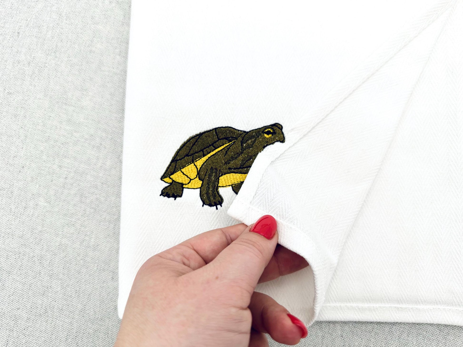Playing Turtle kitchen dish towel wild animal Thief kids pet machine embroidery designs ITH