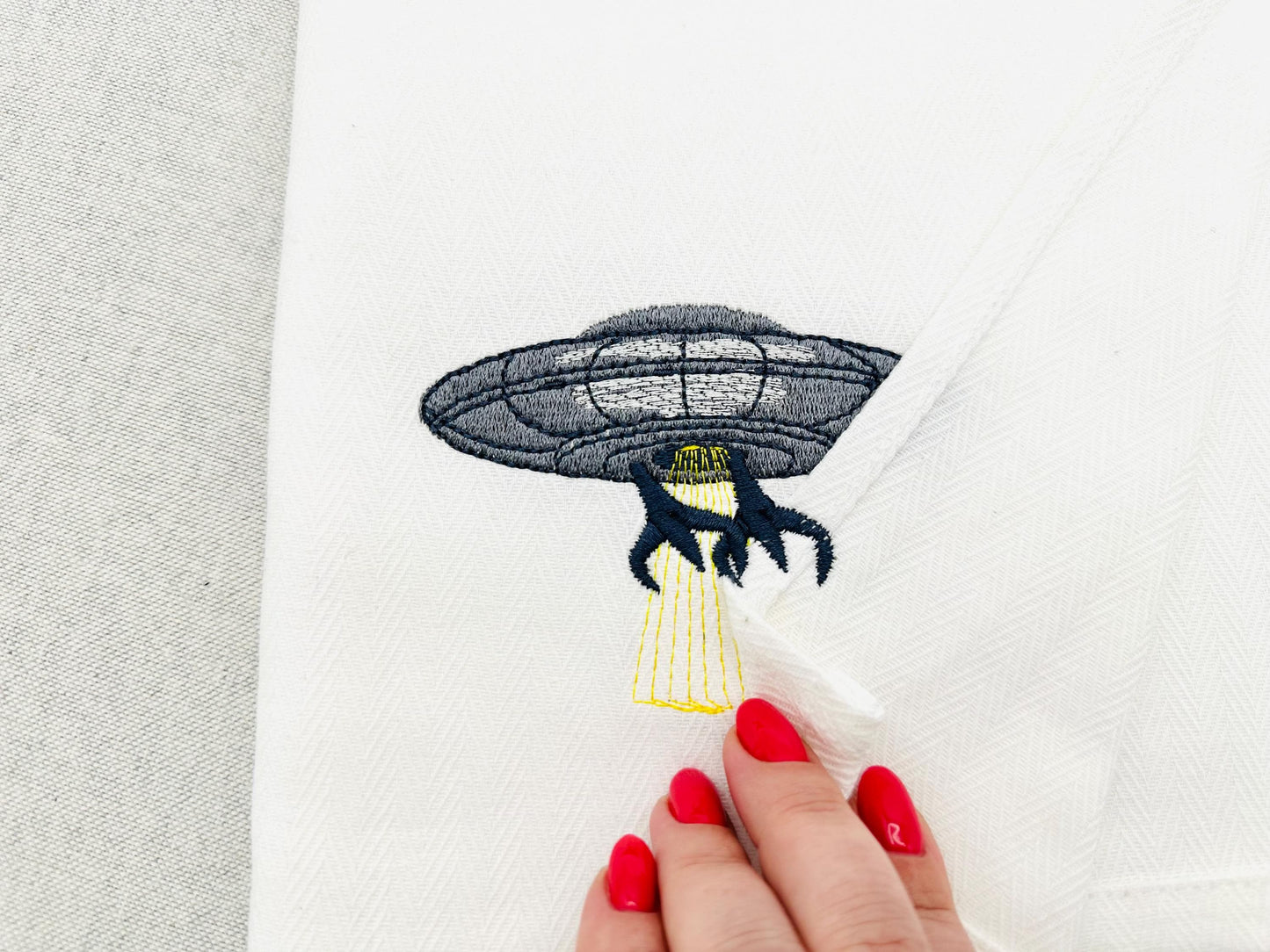 Mischievous Alien UFO kitchen dish towel animal Thief machine embroidery designs ITH