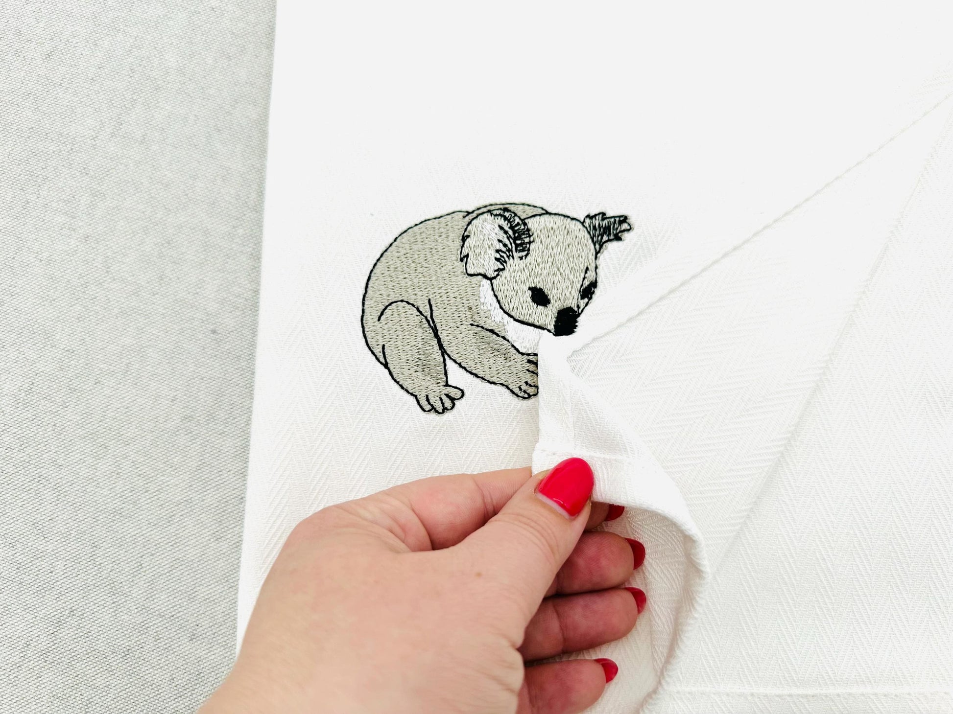 Playing Baby Koala bear joey kitchen dish towel wild animal Thief machine embroidery designs ITH
