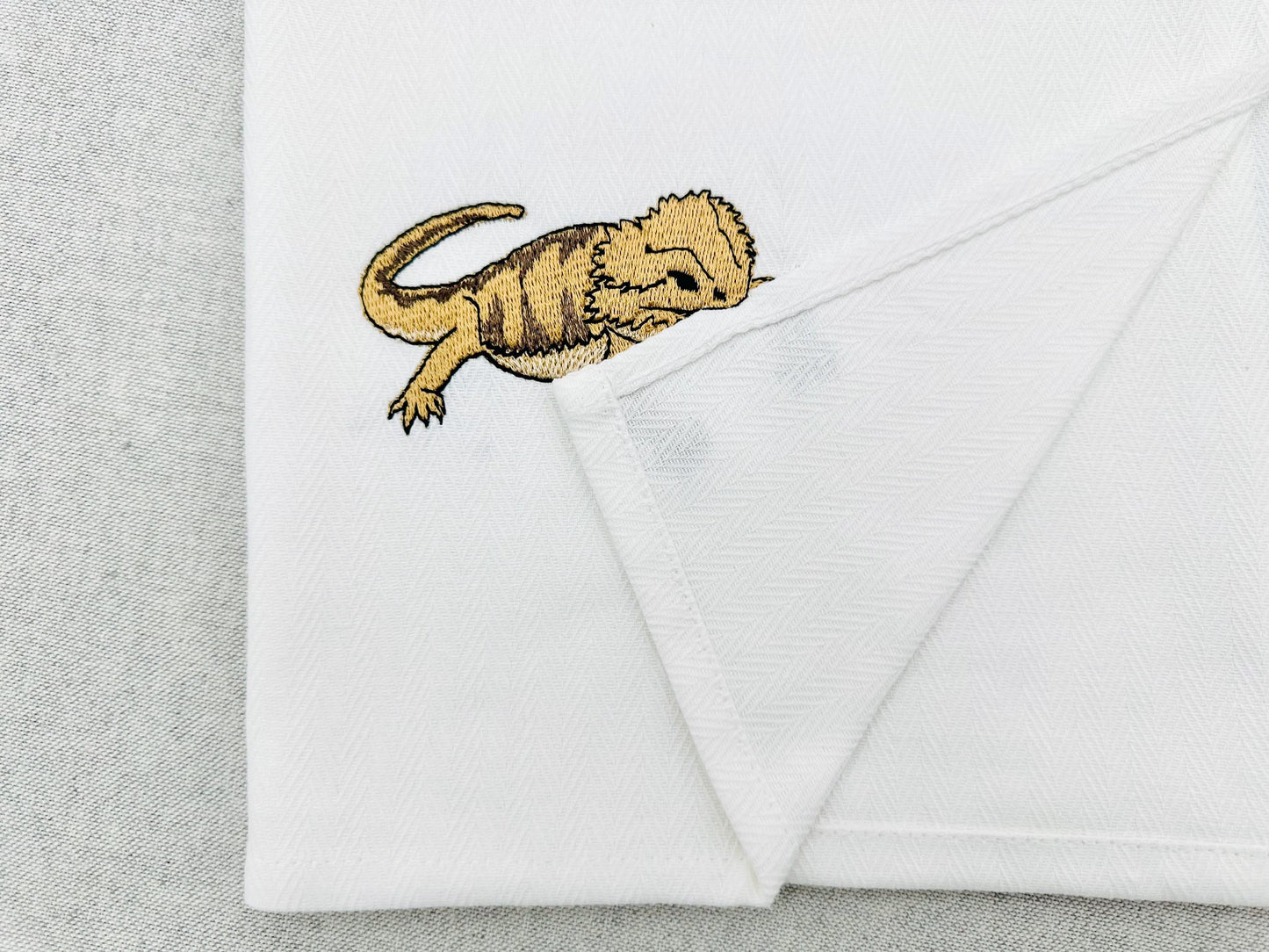Playing Bearded Dragon kitchen dish towel wild animal Thief Gecko Iguana machine embroidery designs ITH