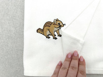 Cute little Chipmunk Squirrel stealing kitchen dish towel wild animal thief machine embroidery designs ITH