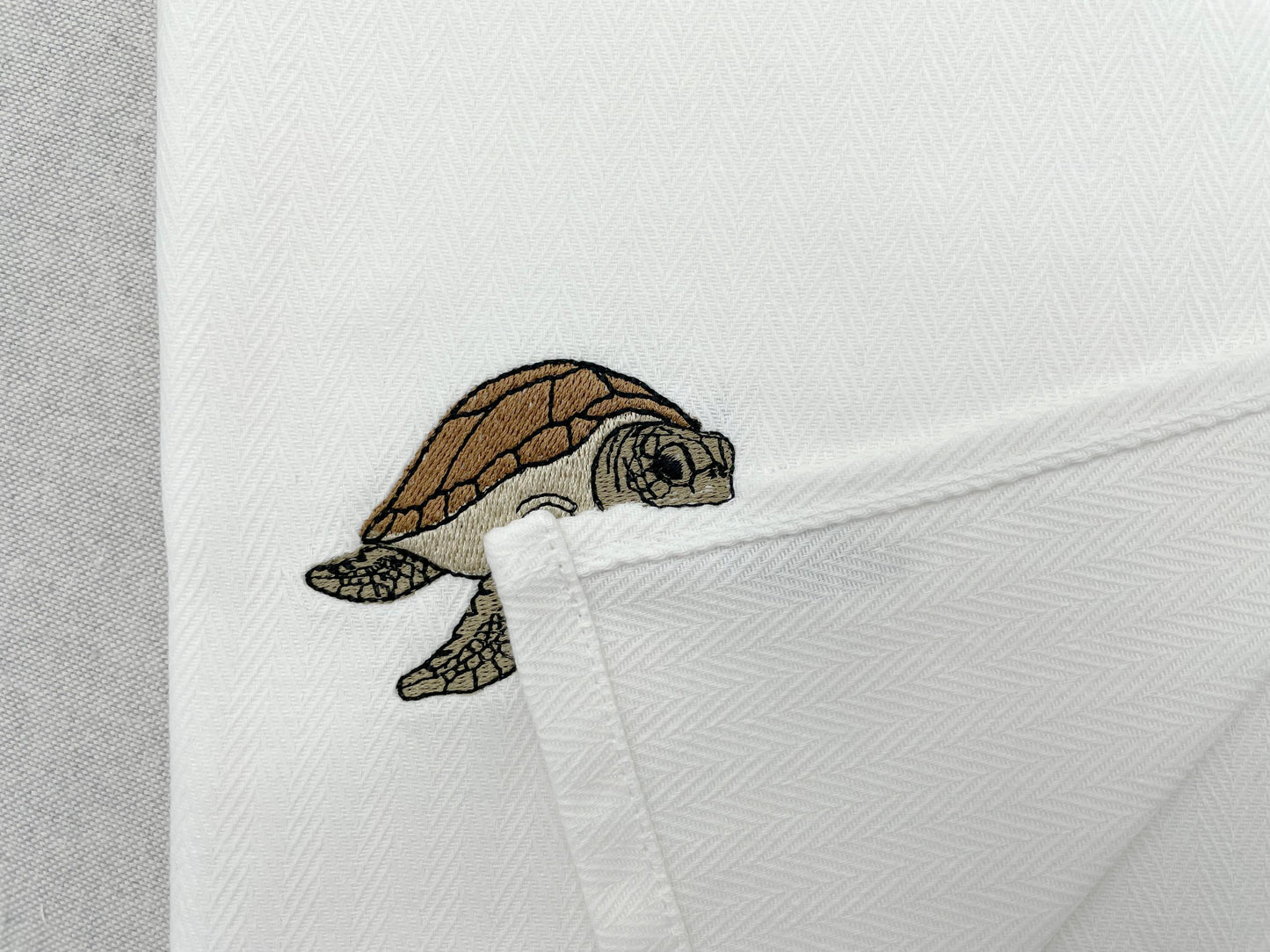 Cute playing Sea Turtle stealing kitchen dish towel wild marine animal thief machine embroidery designs ITH