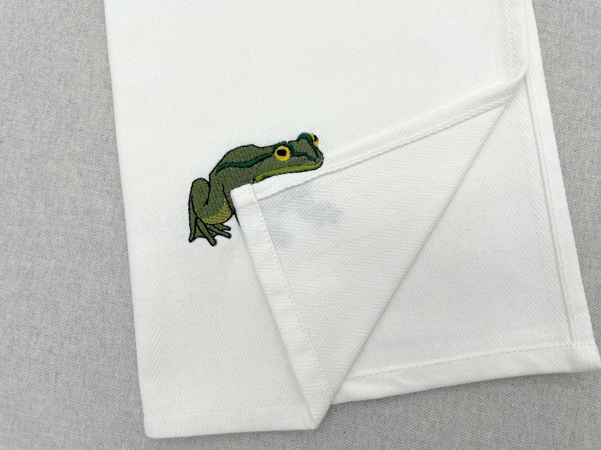 Naughty playing Frog stealing kitchen dish towel wild animal thief machine embroidery designs ITH