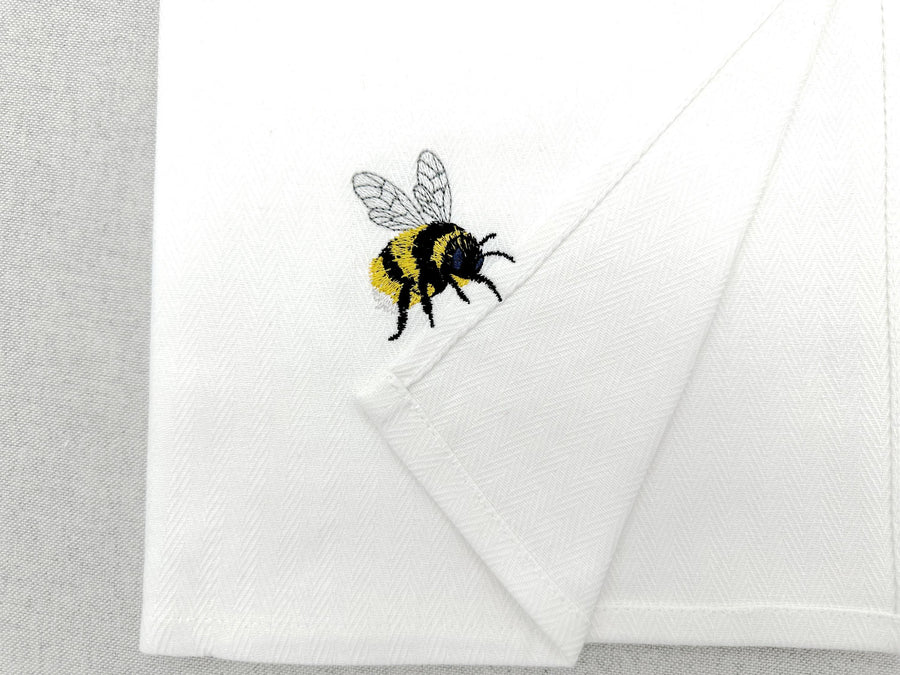 Cute Honeybee Honey Bee stealing kitchen dish towel insect animal thief kids machine embroidery designs ITH
