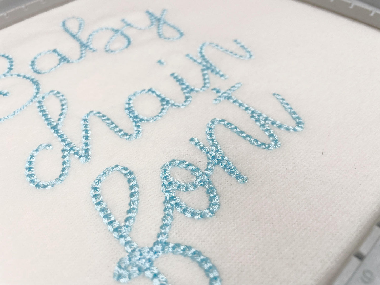 Bold Chain Font Barley