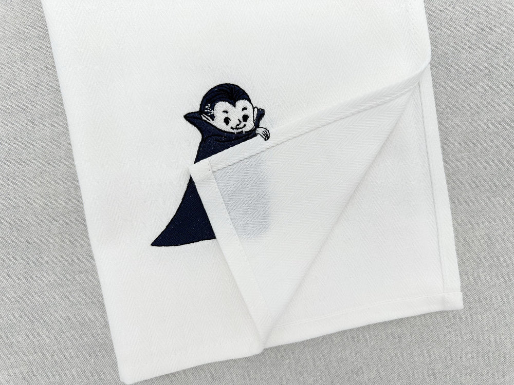 Spooky Dracula Vampire Halloween Thief – machine embroidery design by Artapli, photo 2