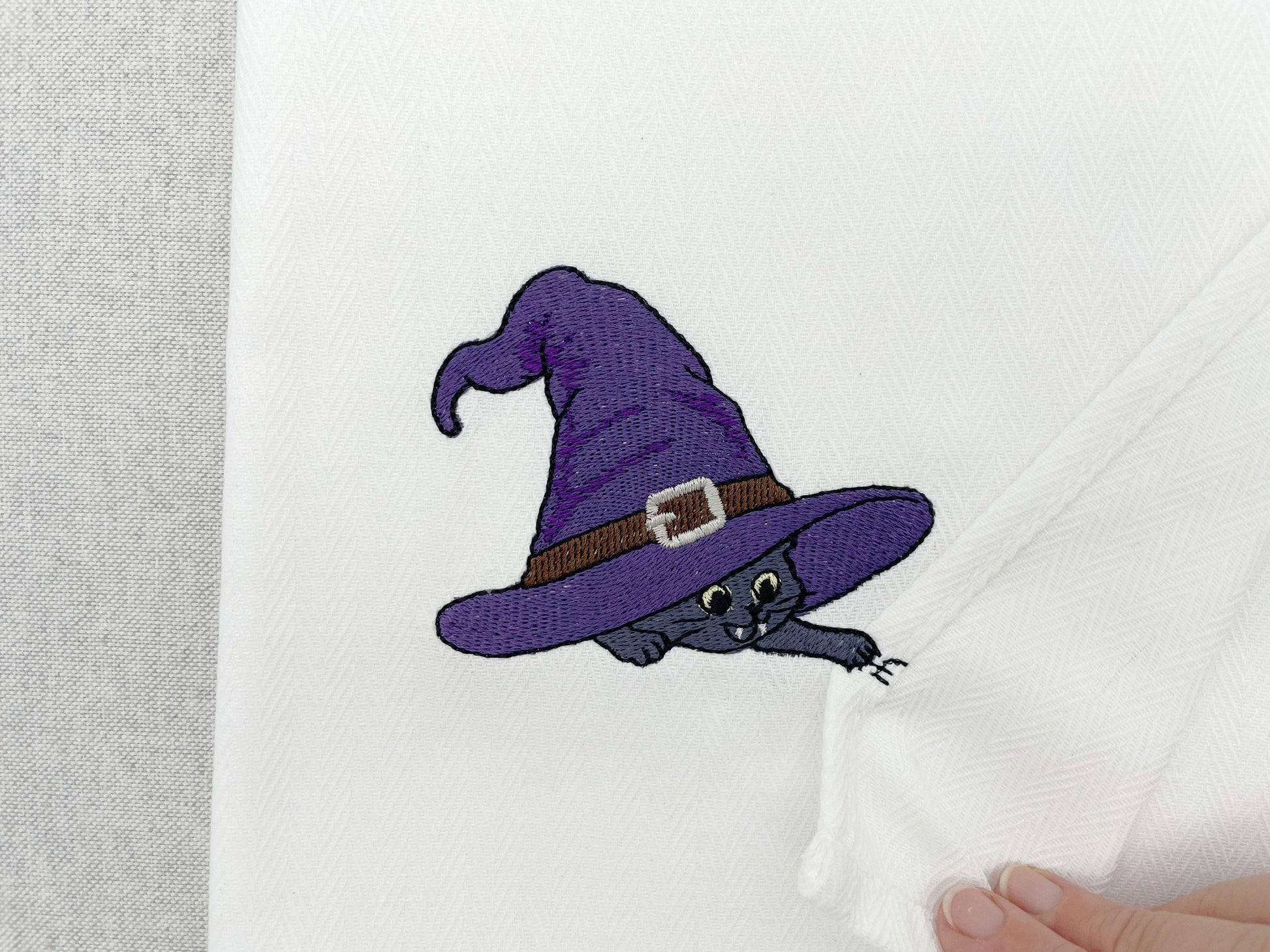 Halloween Witch Hat and Scratching Kitty Cat kitchen dish towel pet animal thief kids machine embroidery designs ITH