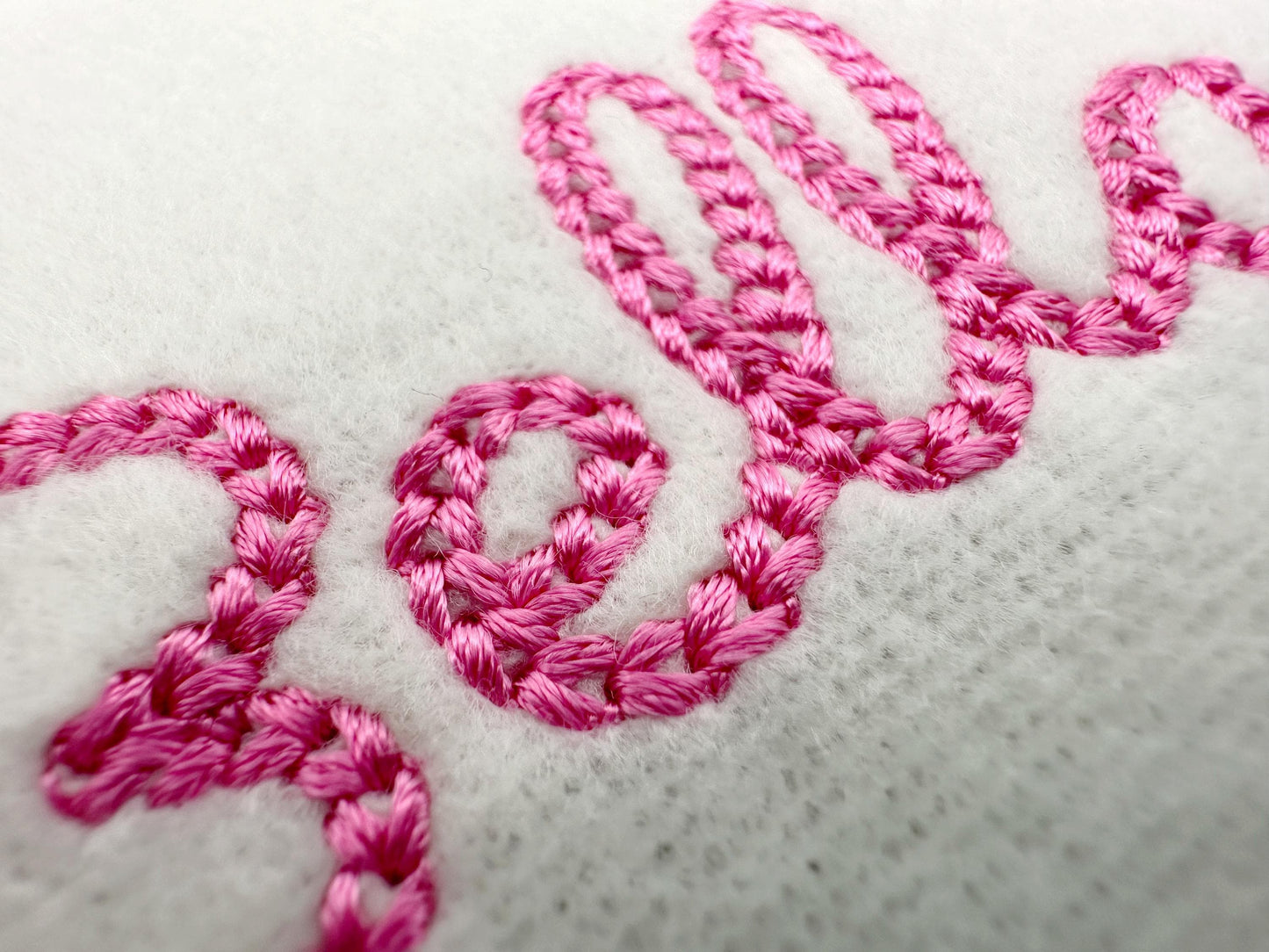 Extra Bold mini Chain Font Paloma
