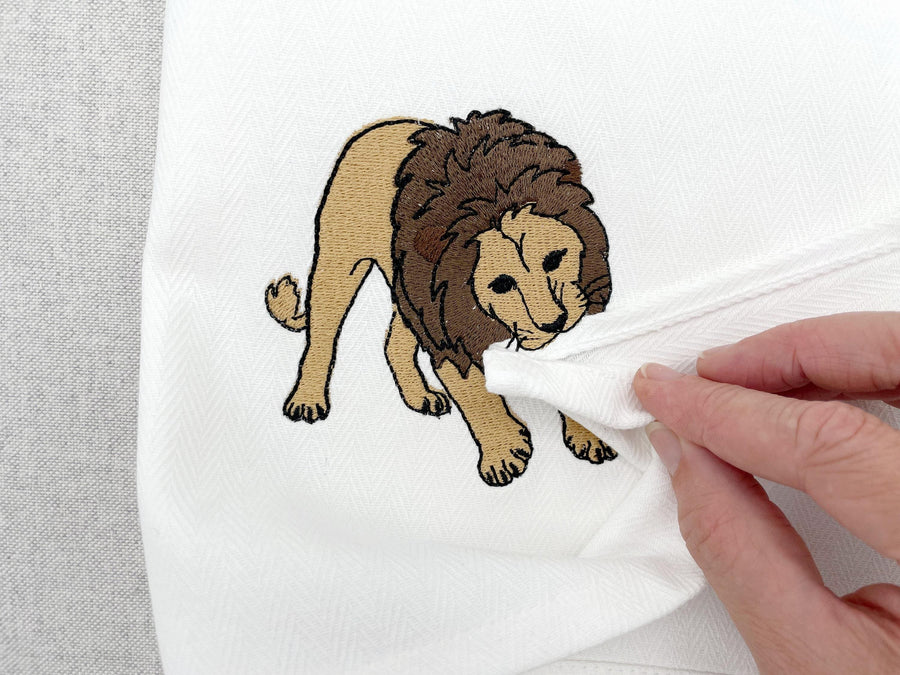 Naughty Playing Lion stealing kitchen dish towel wild animal thief machine embroidery designs ITH